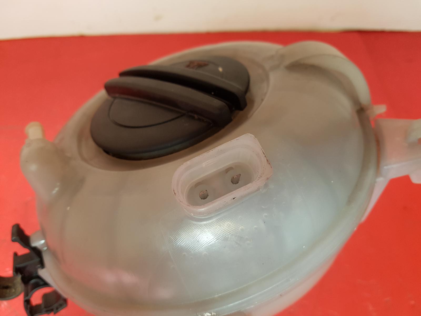 Overflow Bottle Leon Seat 2014