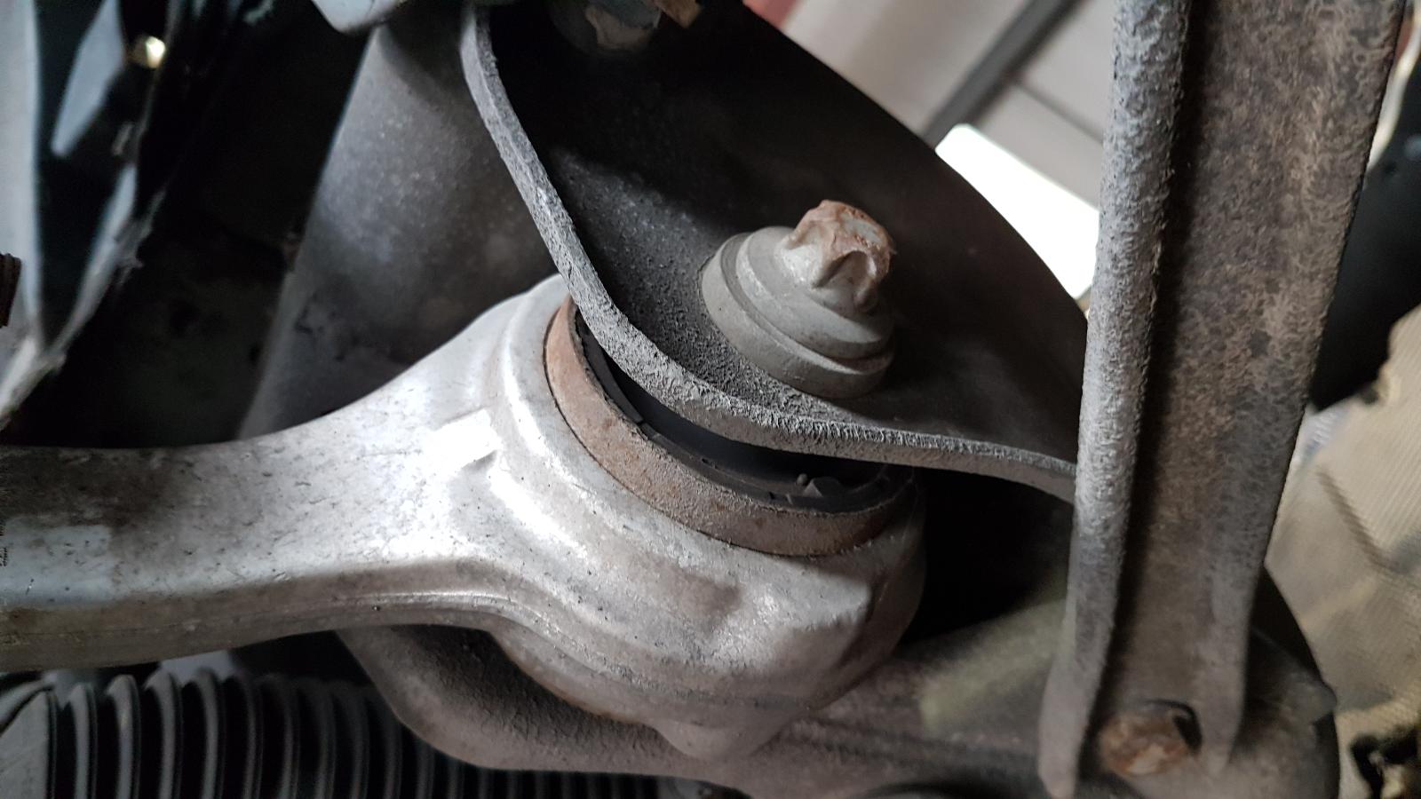 LF Lower Control Arm C Class Mercedes 2010