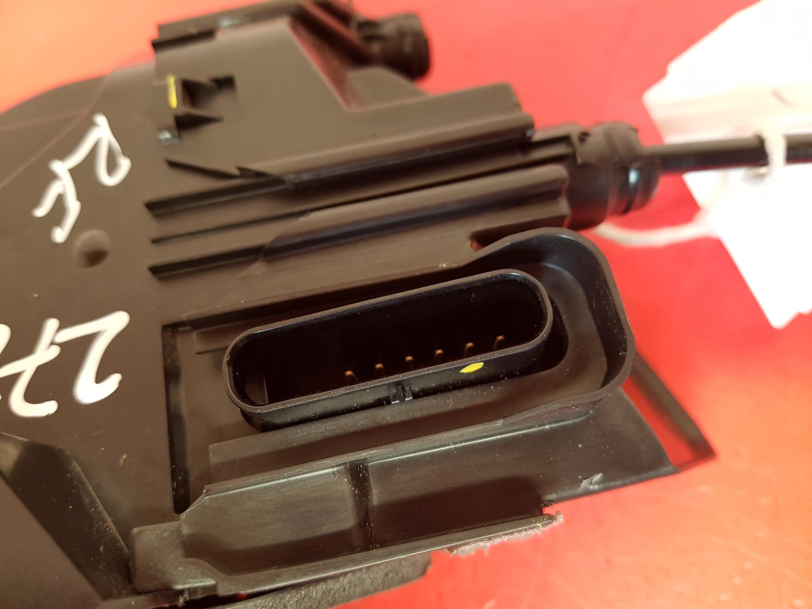 View Auto part Door Lock Assembly Land Rover Range Rover Velar 2020