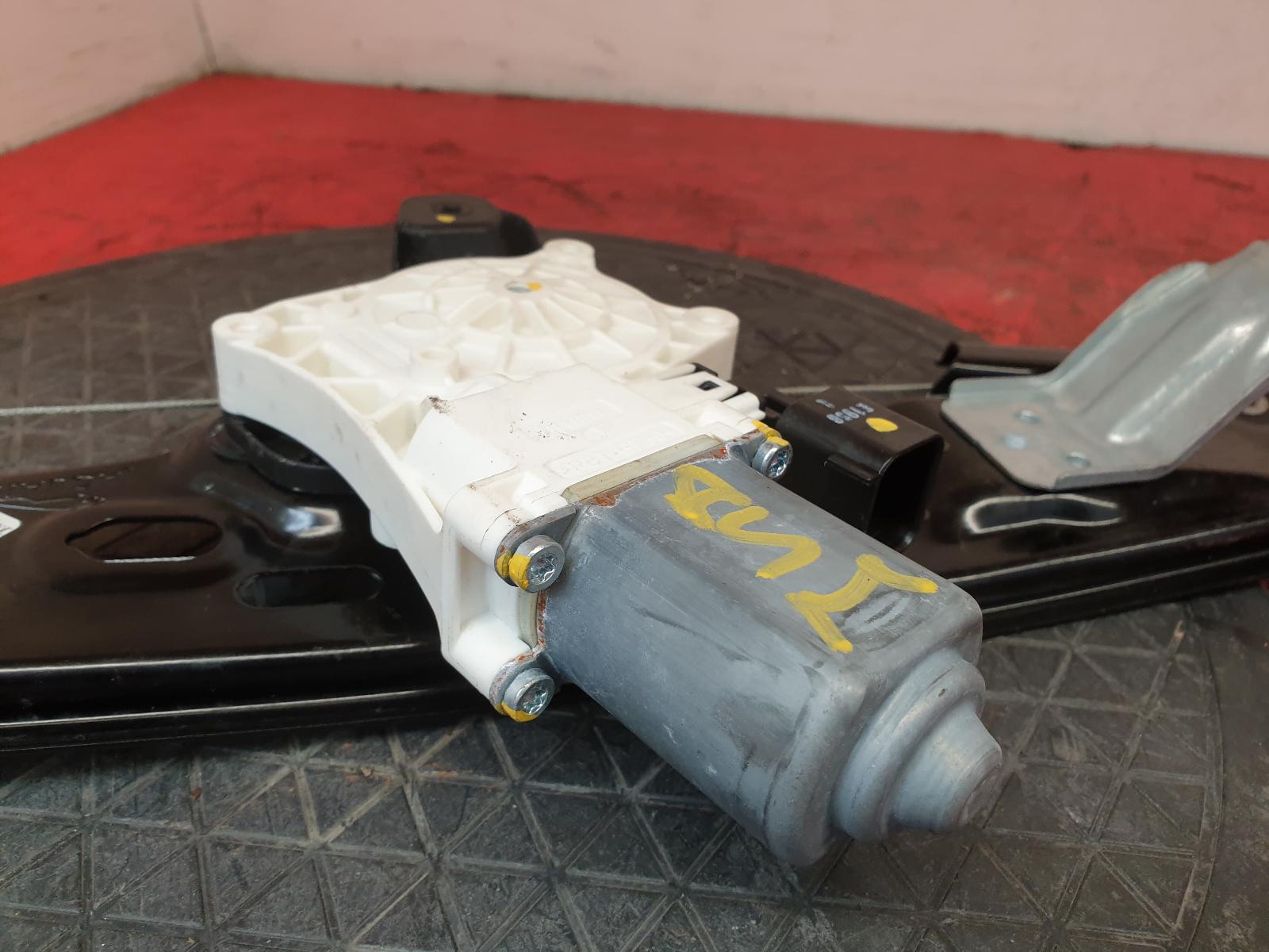 View Auto part RR Window Regulator Jaguar Xe 2016