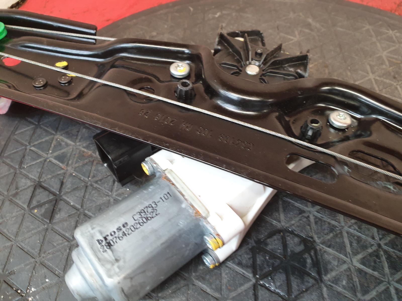 View Auto part RR Window Regulator Jaguar Xe 2016
