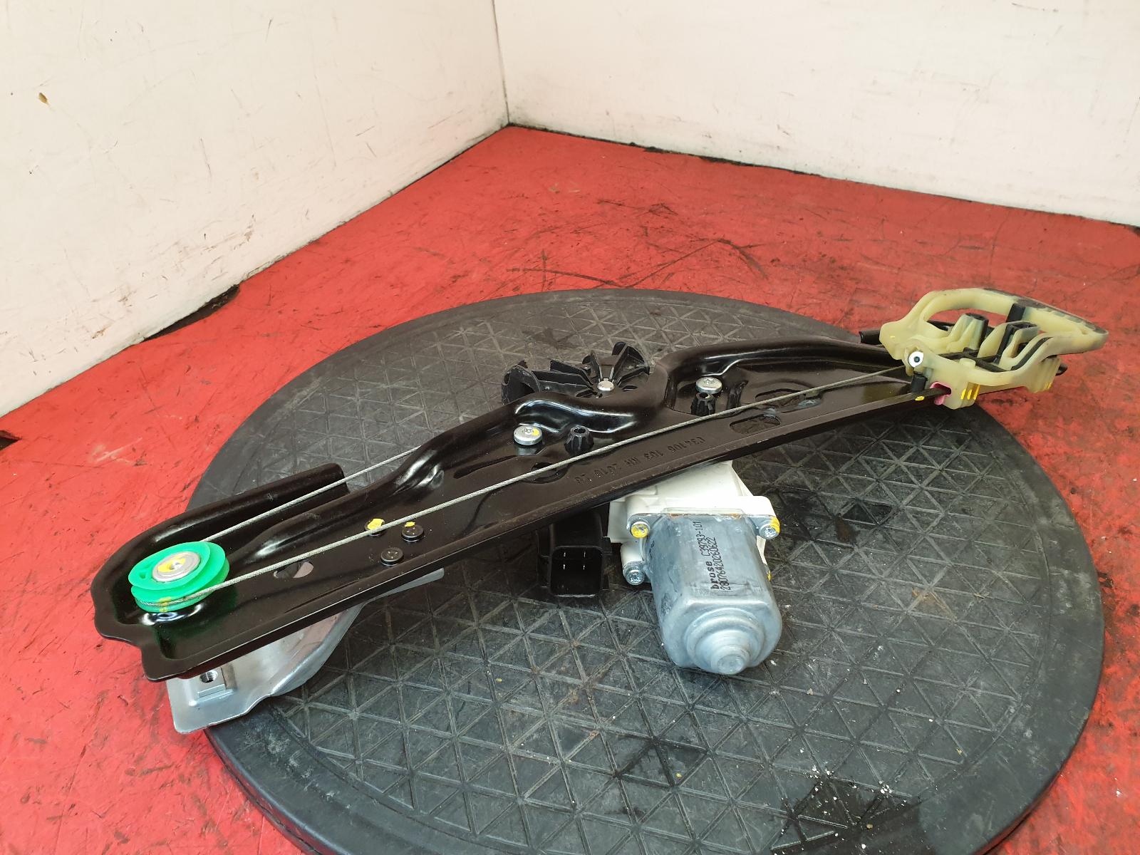 View Auto part RR Window Regulator Jaguar Xe 2016