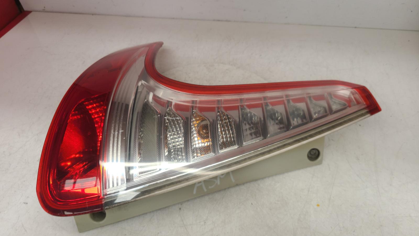 View Auto part L Taillight Renault Scenic 2010