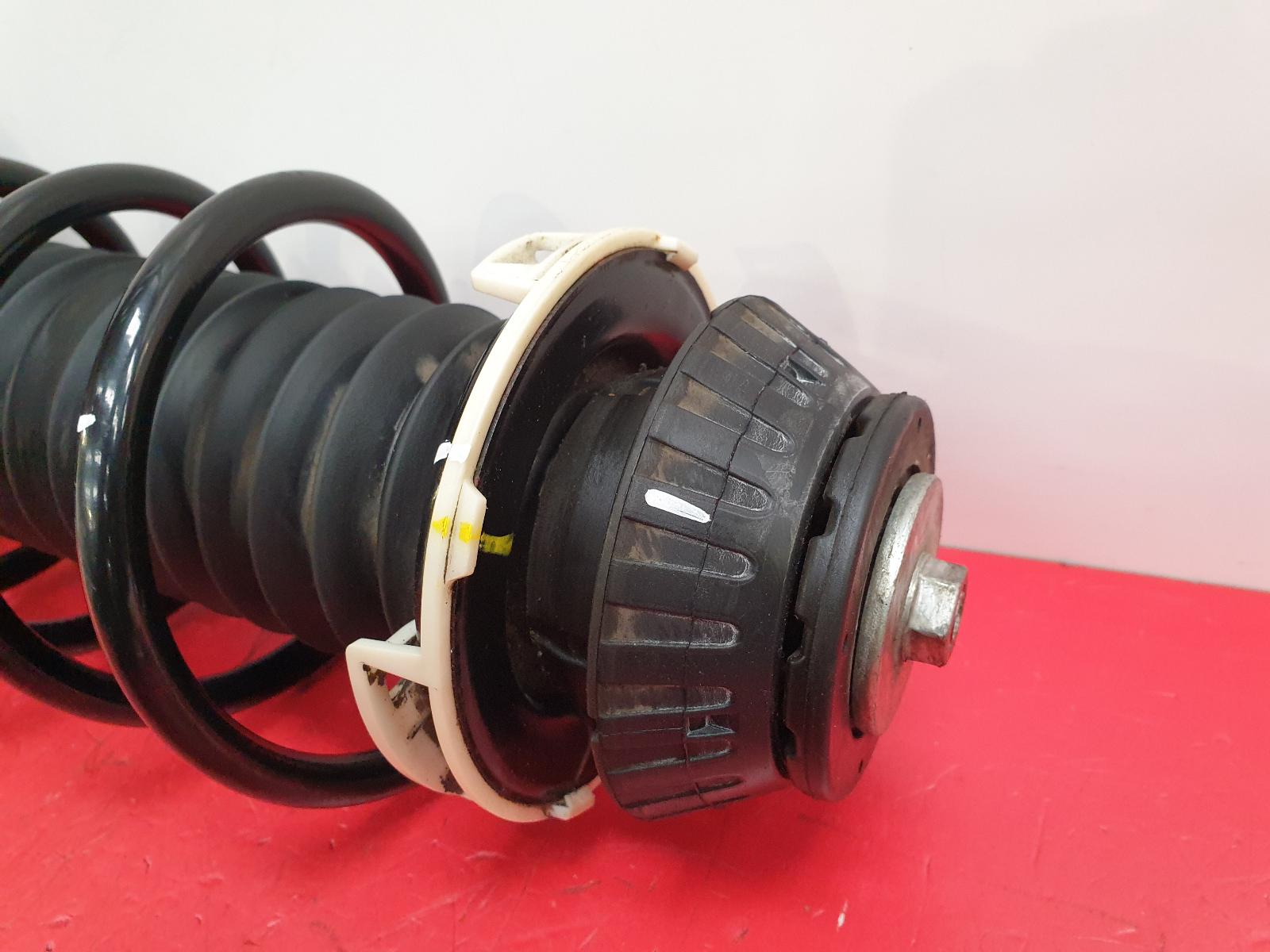View Auto part RF Strut Honda Jazz 2019