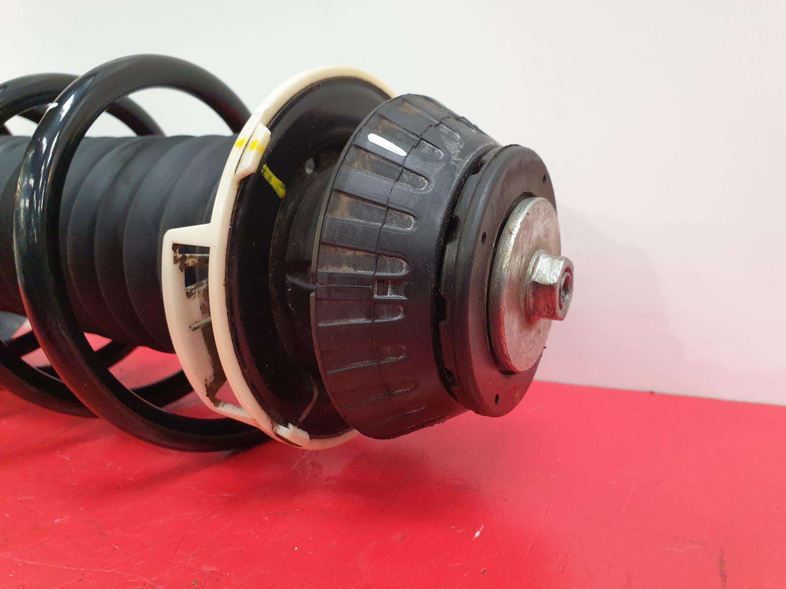 View Auto part RF Strut Honda Jazz 2019