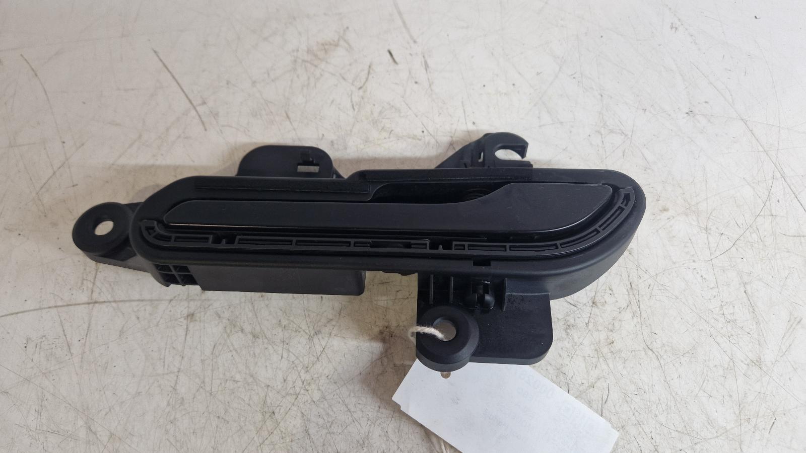 View Auto part Door Handle Tesla Model 3 2021