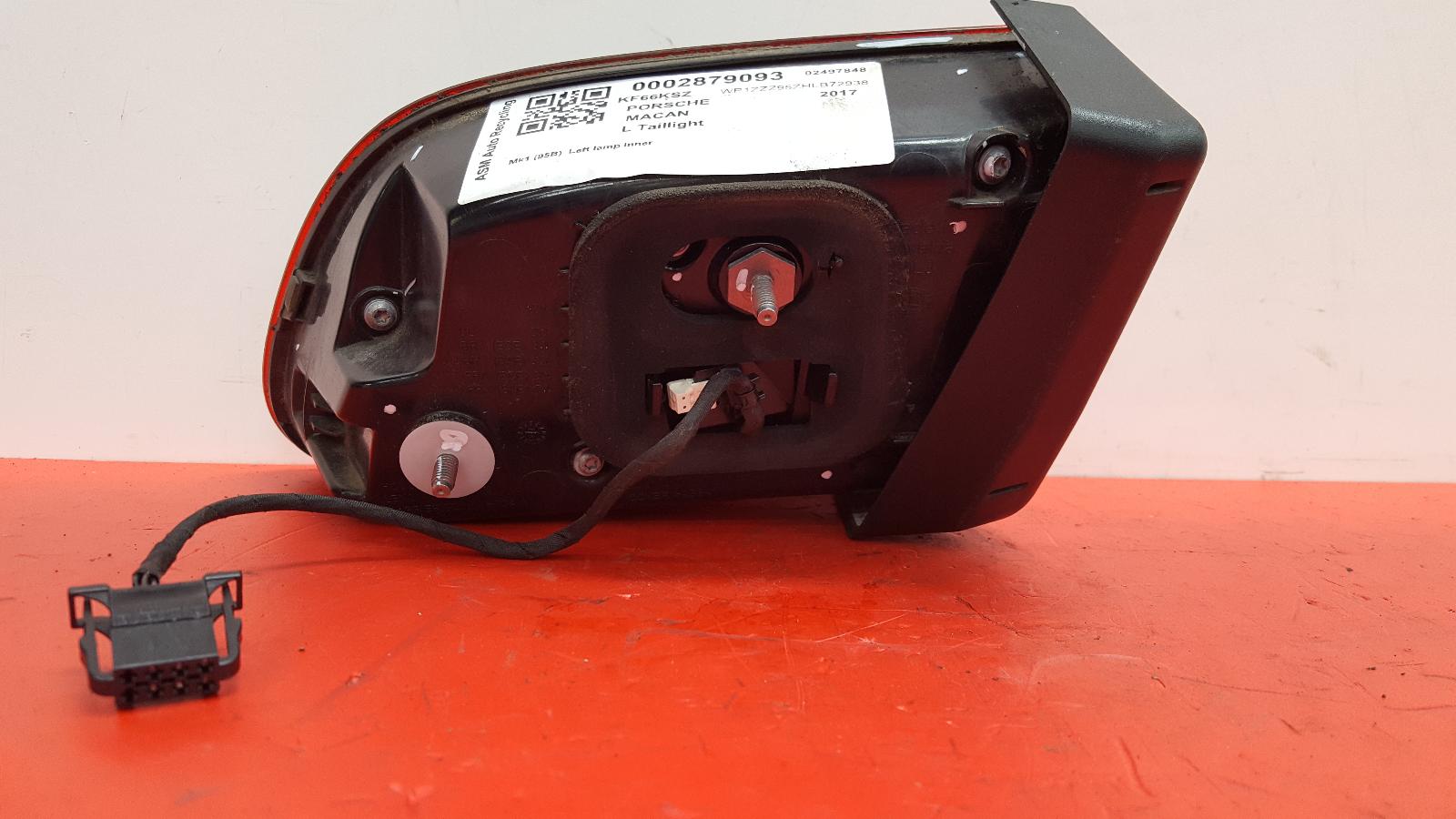 View Auto part L Taillight Porsche Macan 2017