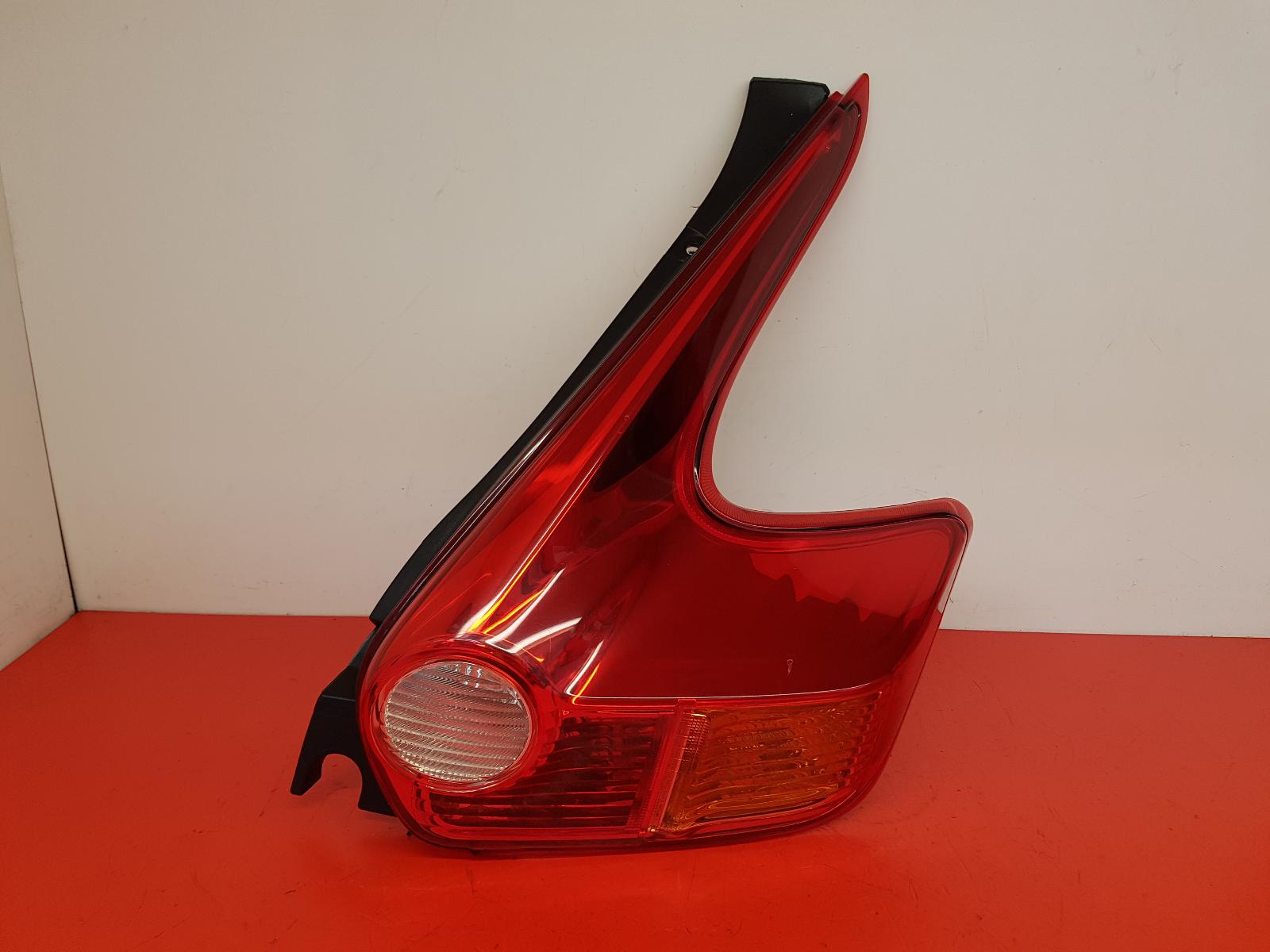 R Taillight Juke Nissan 2013 