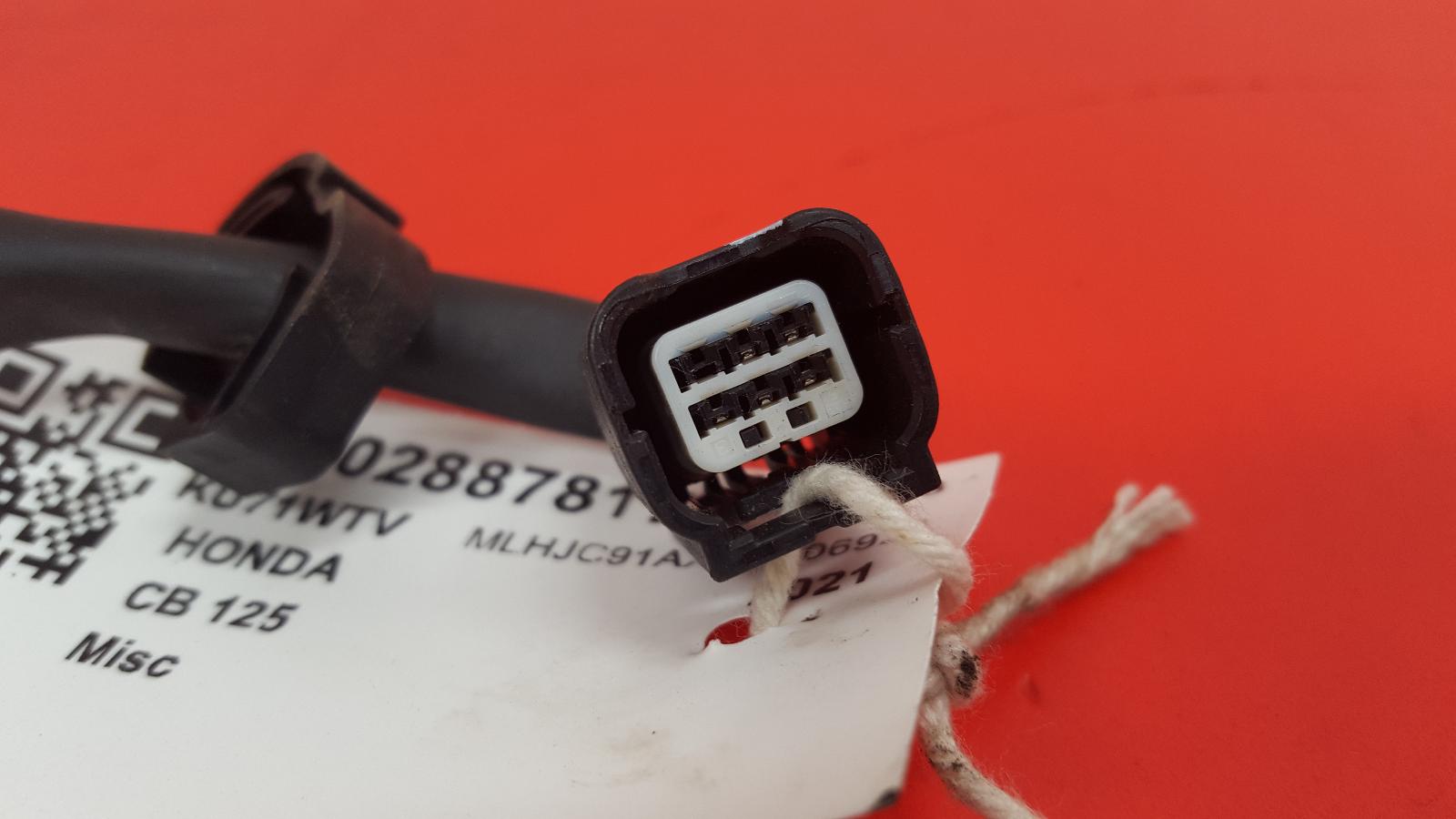 View Auto part RH Switch Gear Honda Cb125r 2021