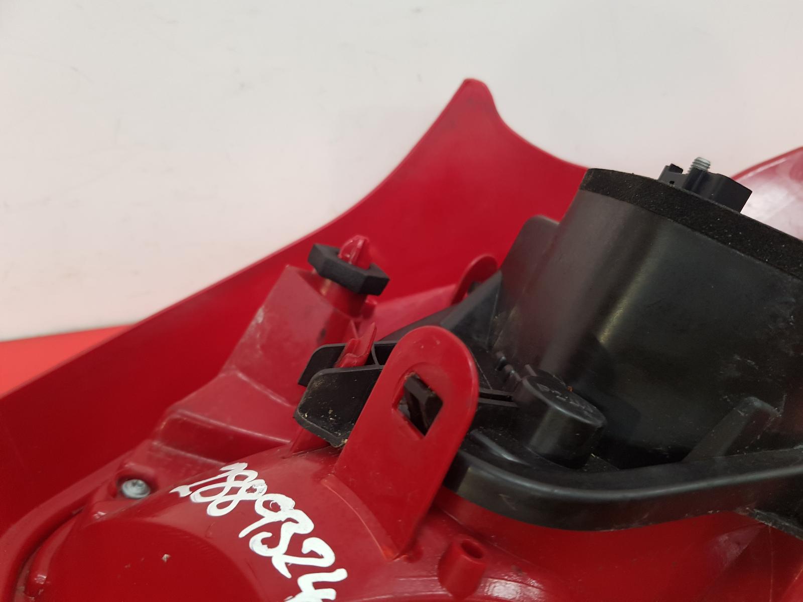 L Taillight 208 Peugeot 2015