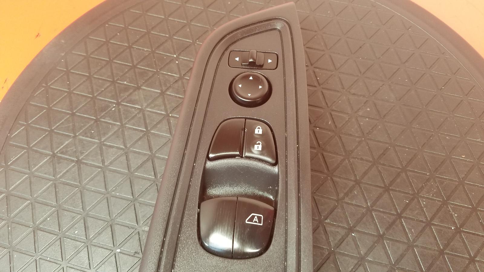 Elect. Window Switch Micra Nissan 2021