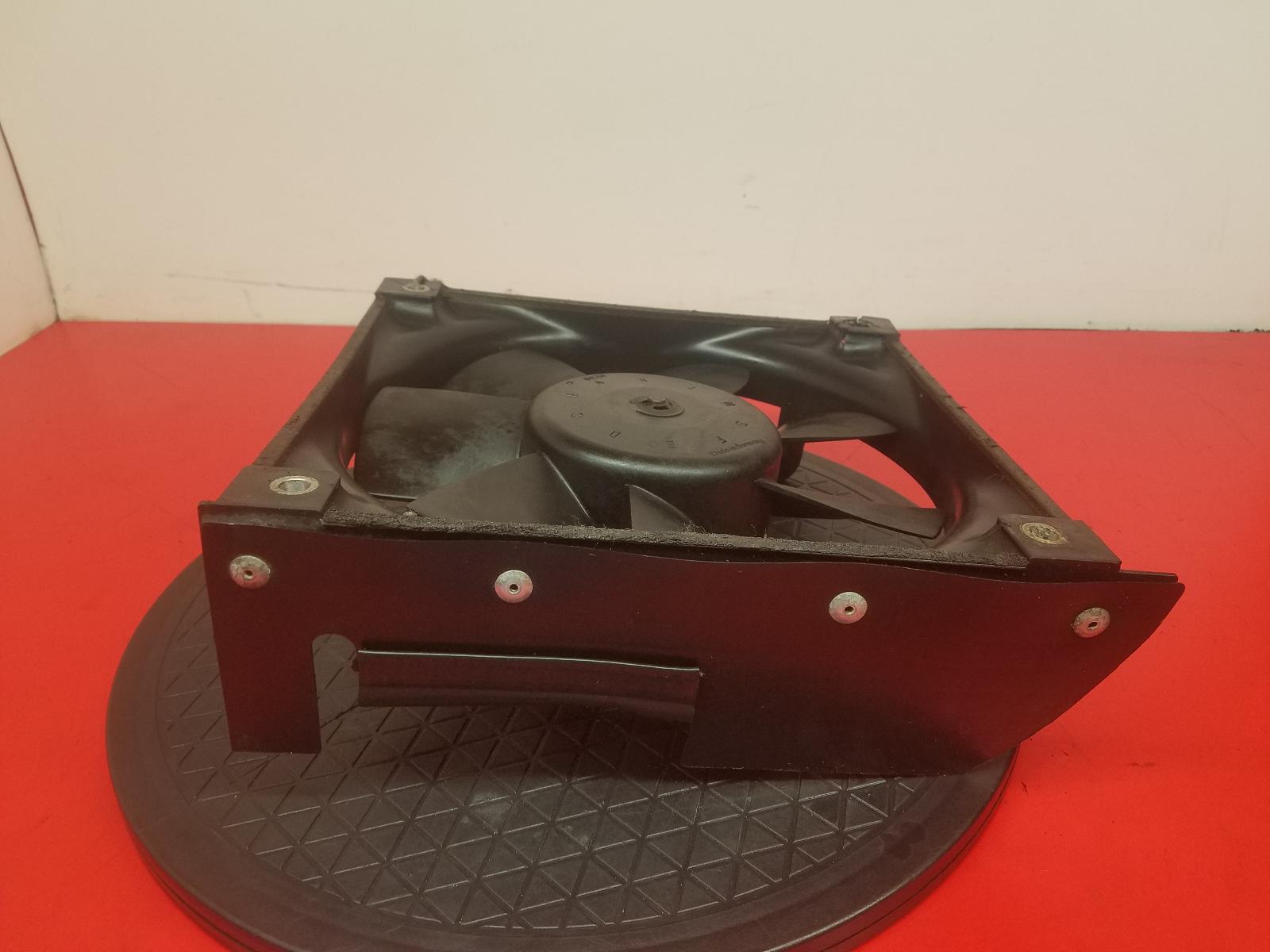 View Auto part Engine Cooling Motor Porsche 911 1989
