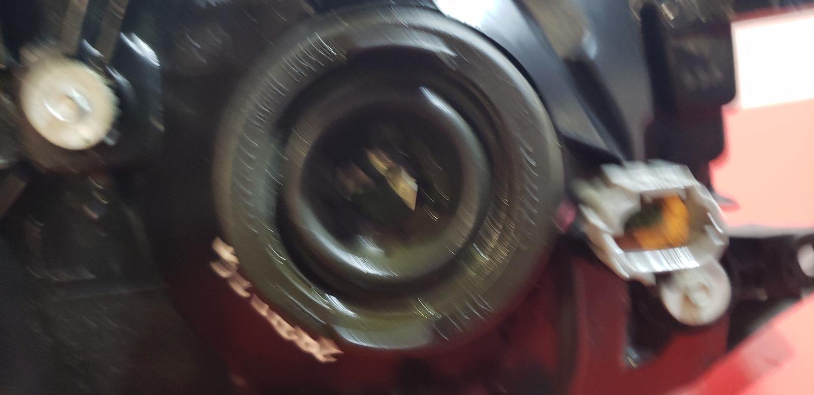 L Headlamp Navara Nissan 2005