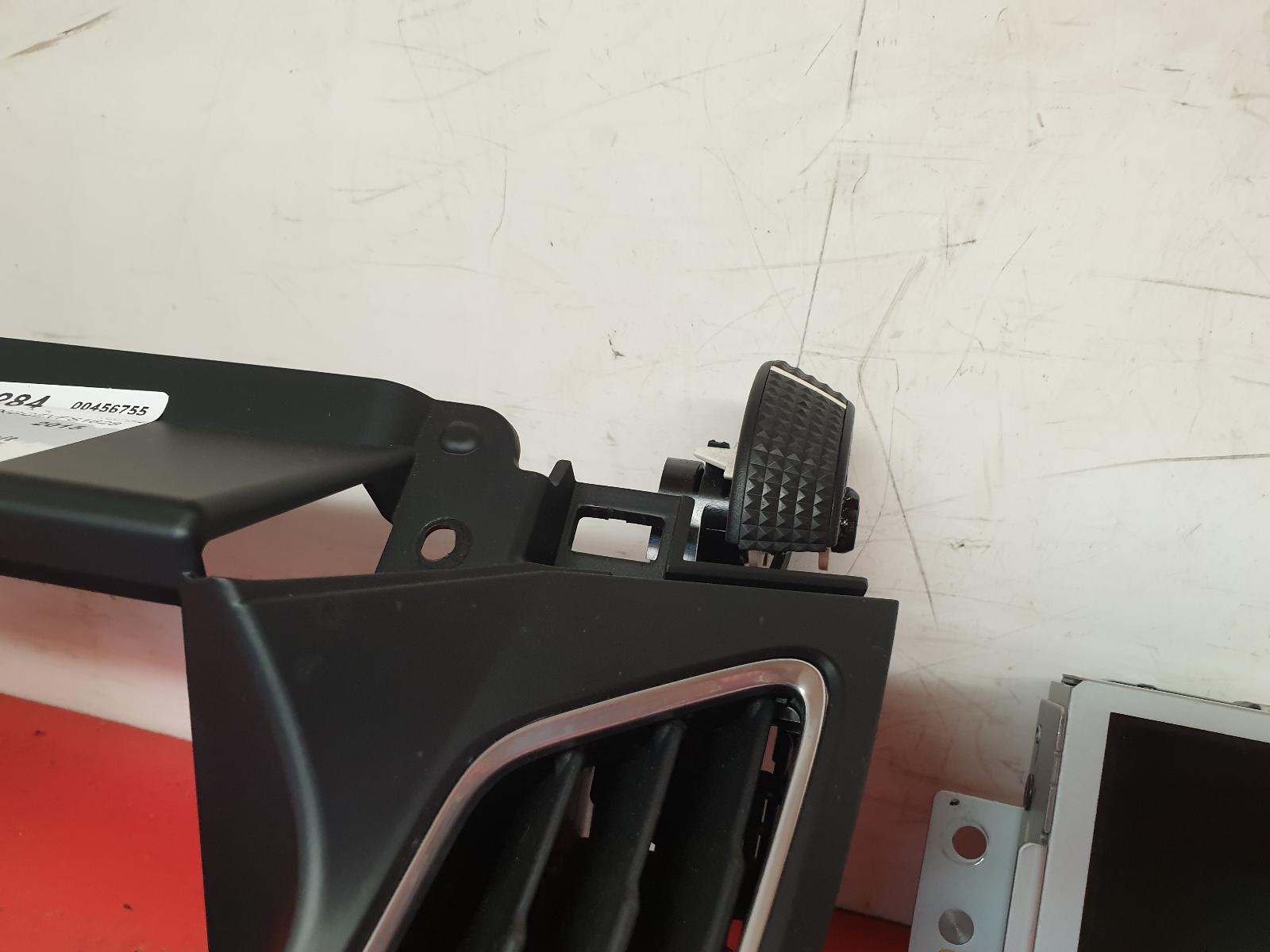 A/V Equipment Focus C Max Ford 2015 