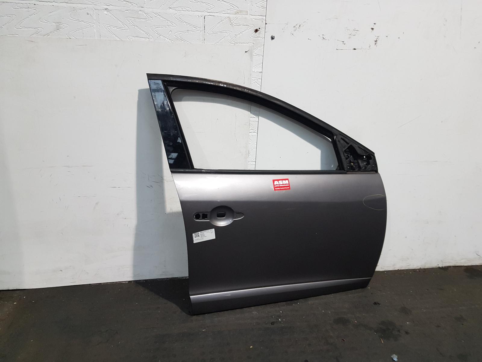 R Front Door Megane Renault 2012