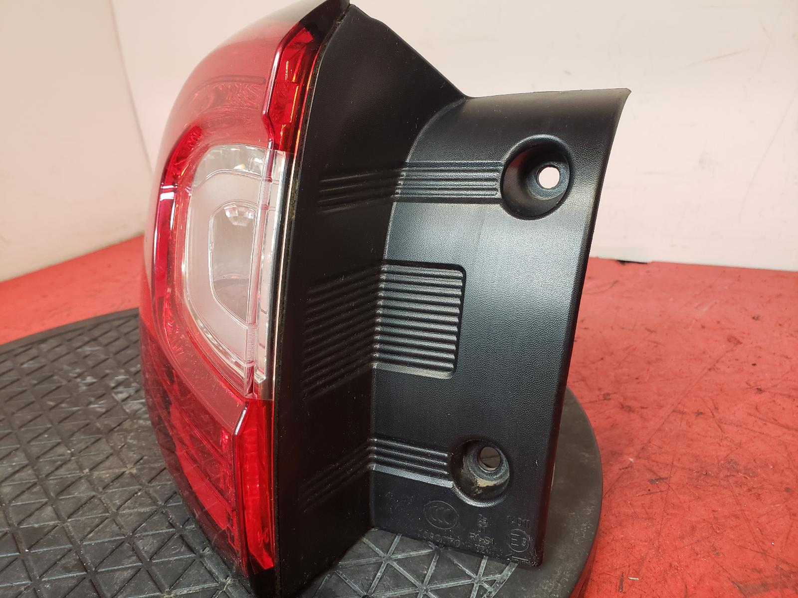 L Taillight Captur Renault 2015 