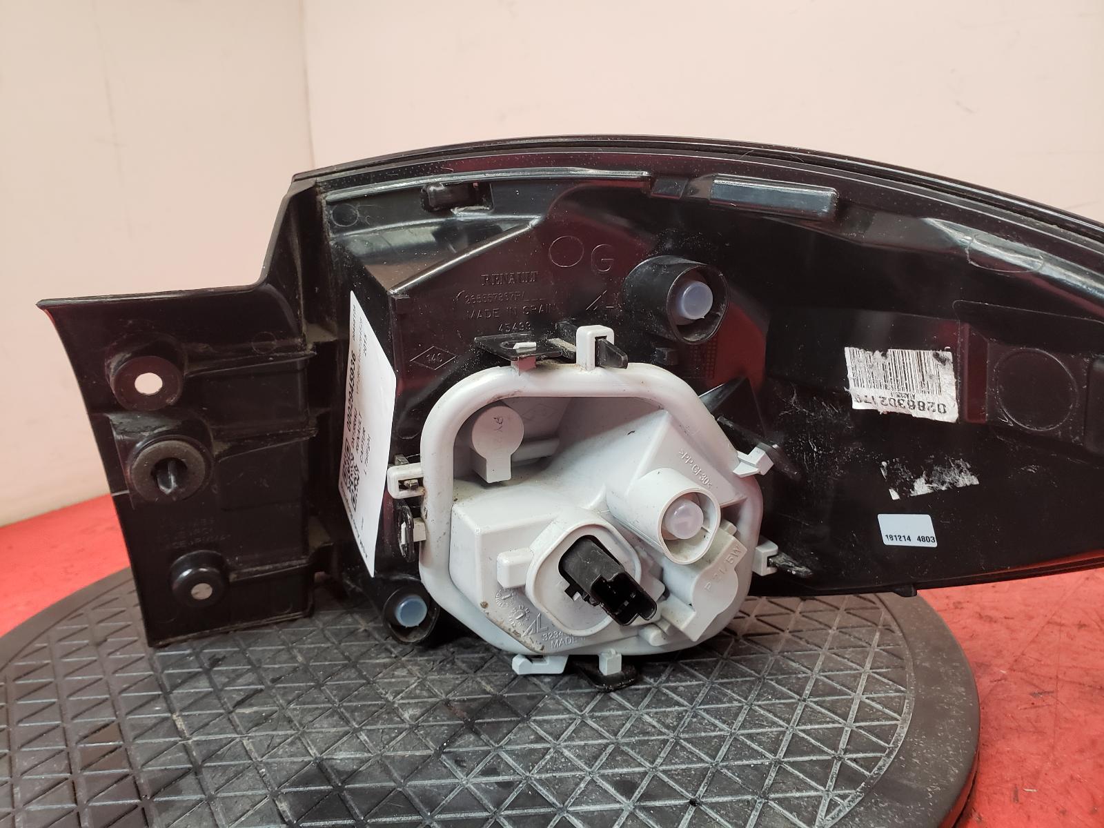 L Taillight Captur Renault 2015 