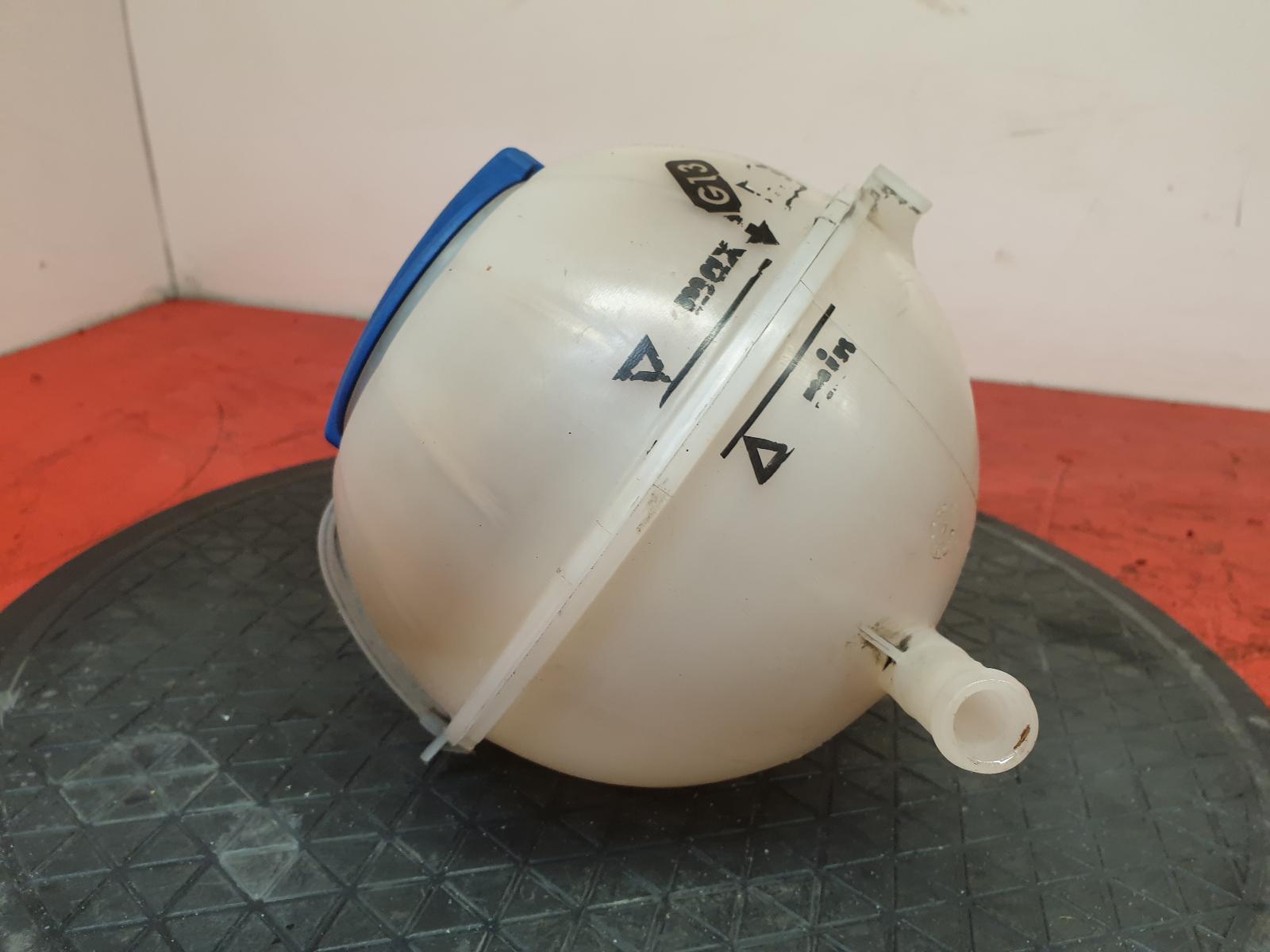 Overflow Bottle Polo Volkswagen 2014