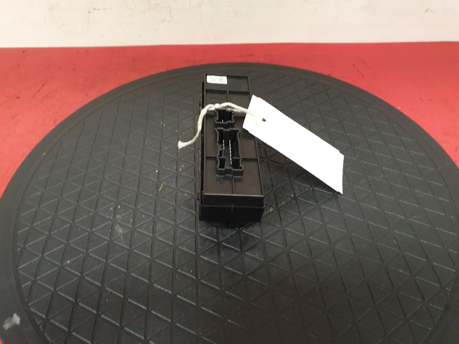 Elect. Window Switch Juke Nissan 2015 