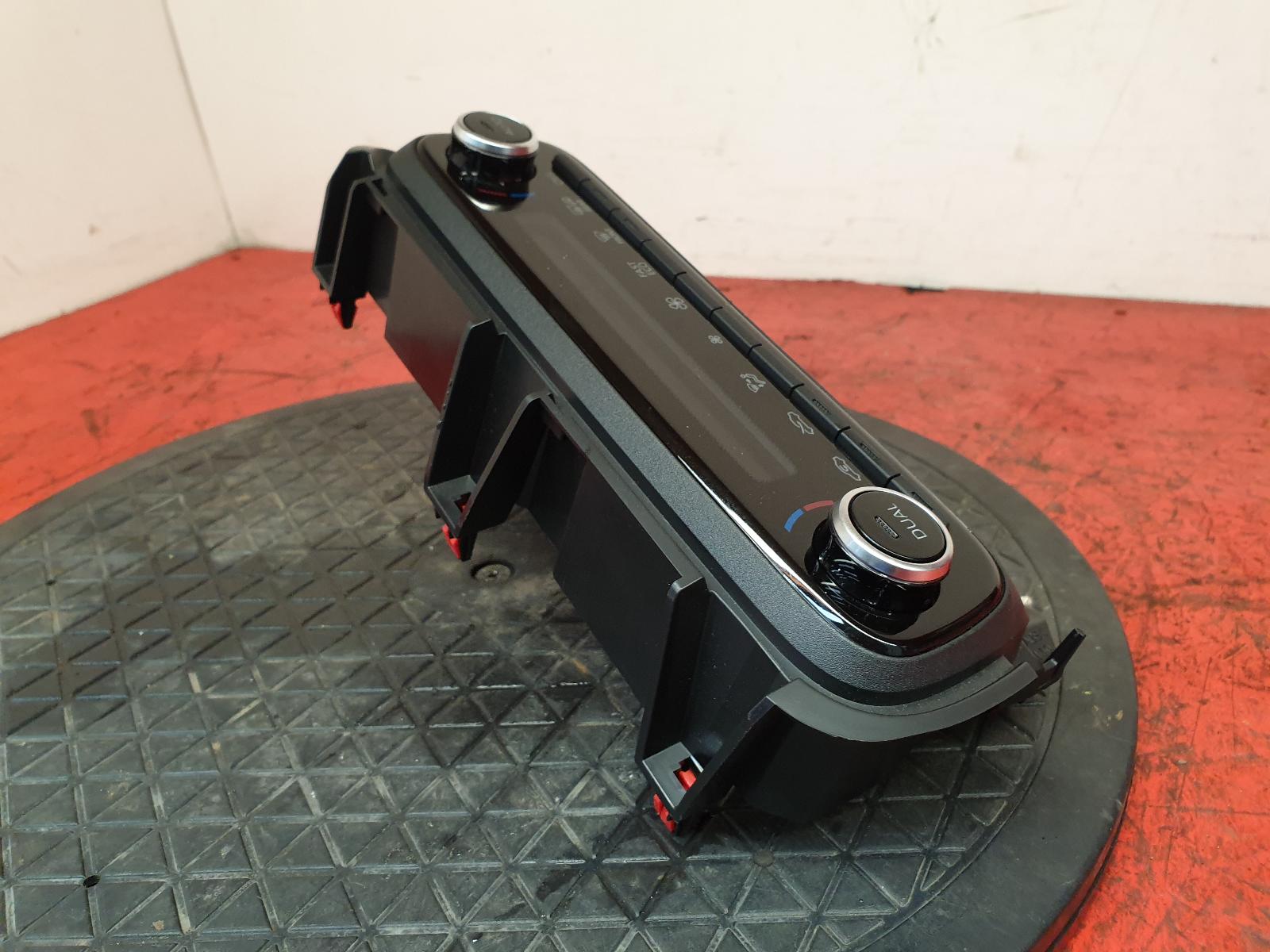 Heater/AC Controller Yaris Toyota 2021
