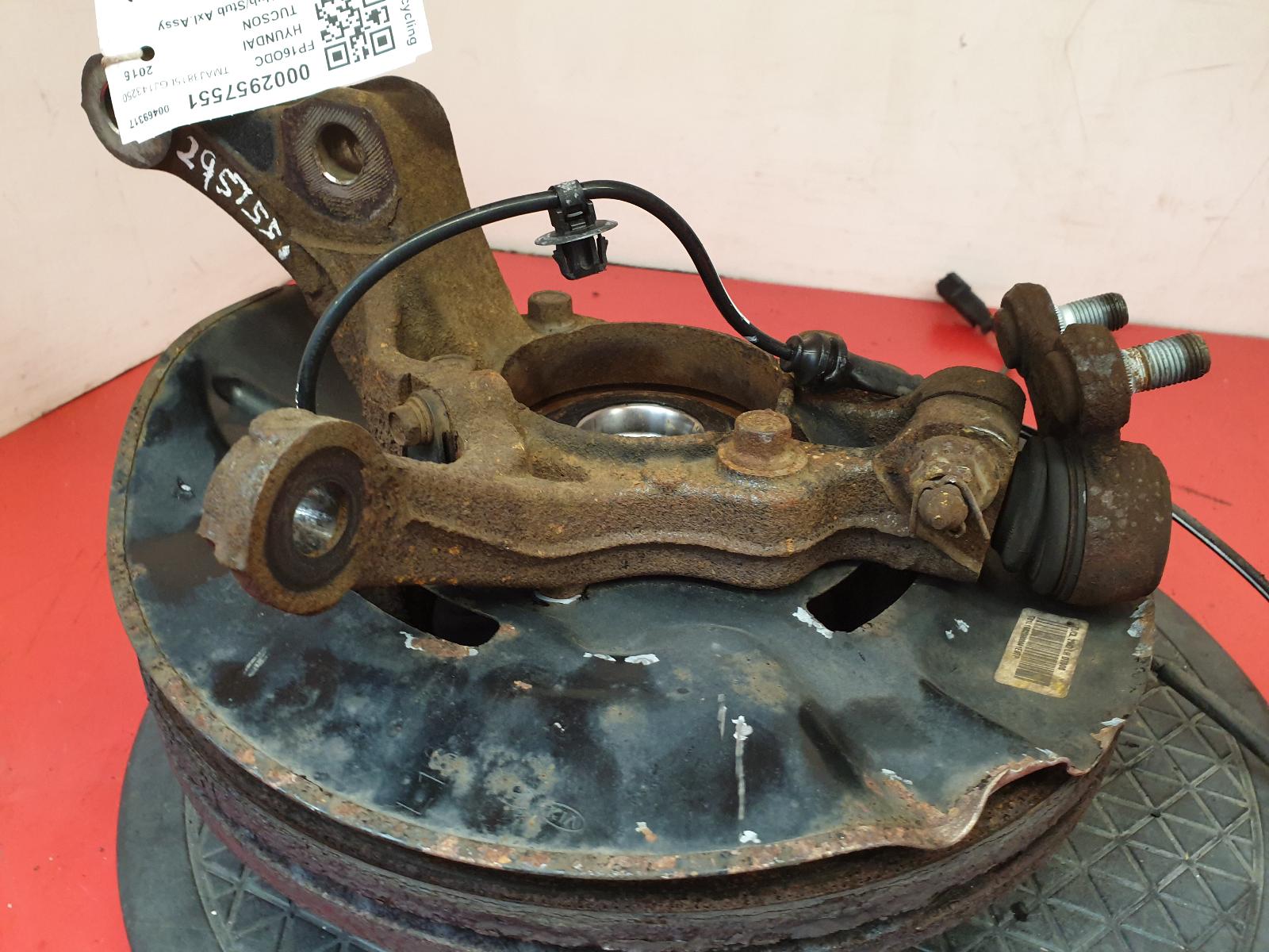 LF Hub/Stub Axle Assembly Tucson Hyundai 2016