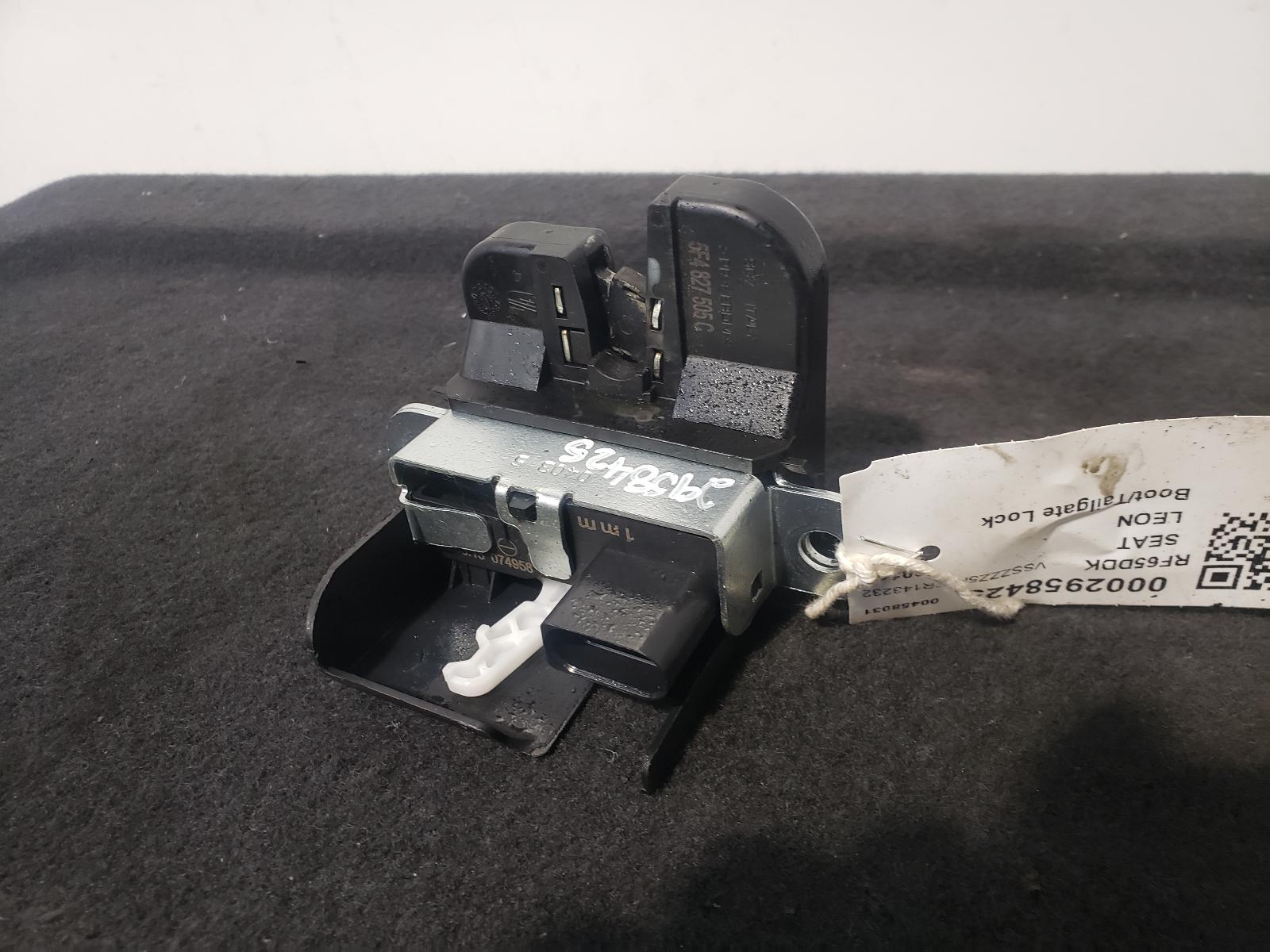 Bootlid/Tailgate Lock Leon Seat 2015