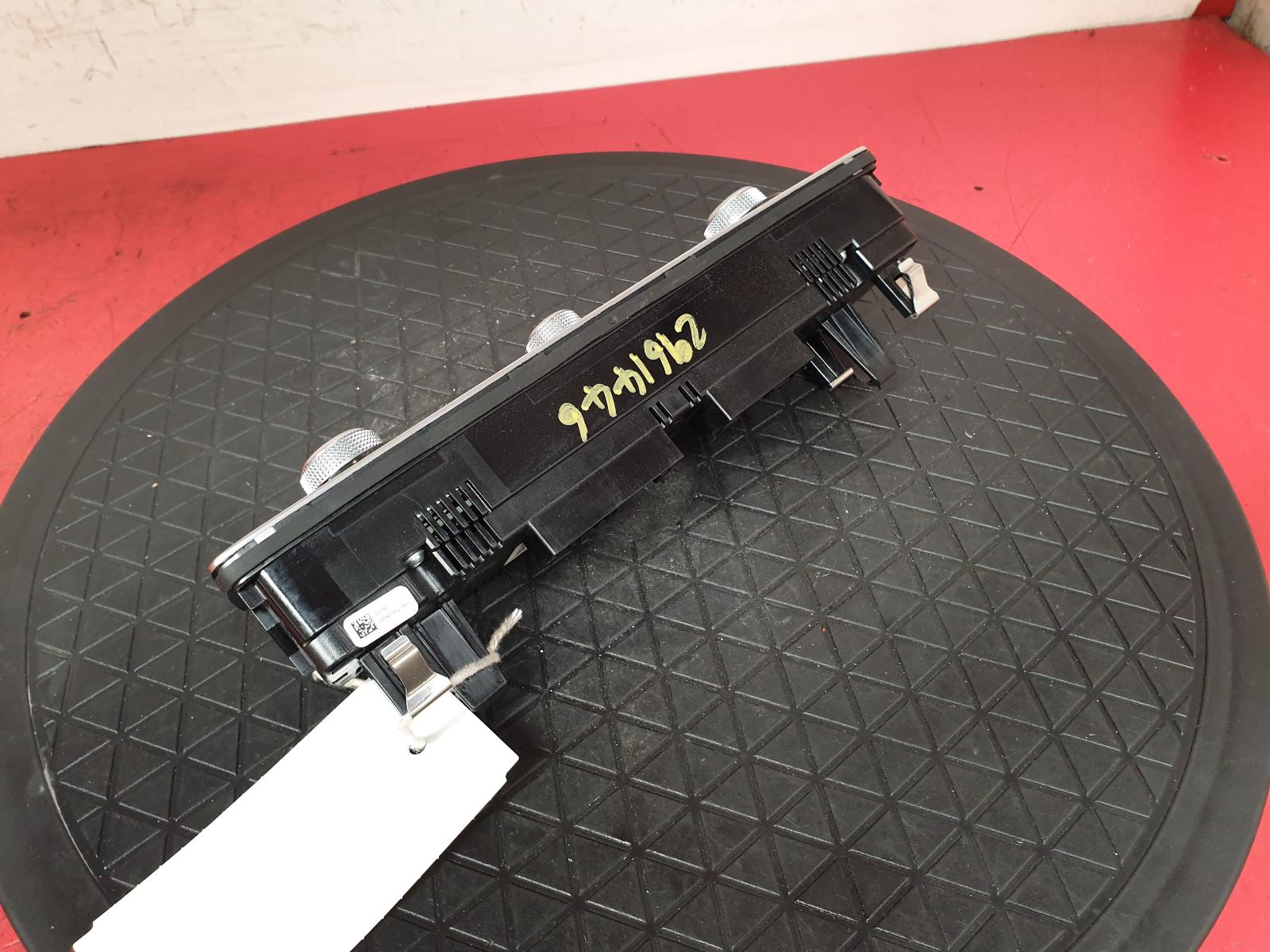 Heater/AC Controller Q3 Audi 2019