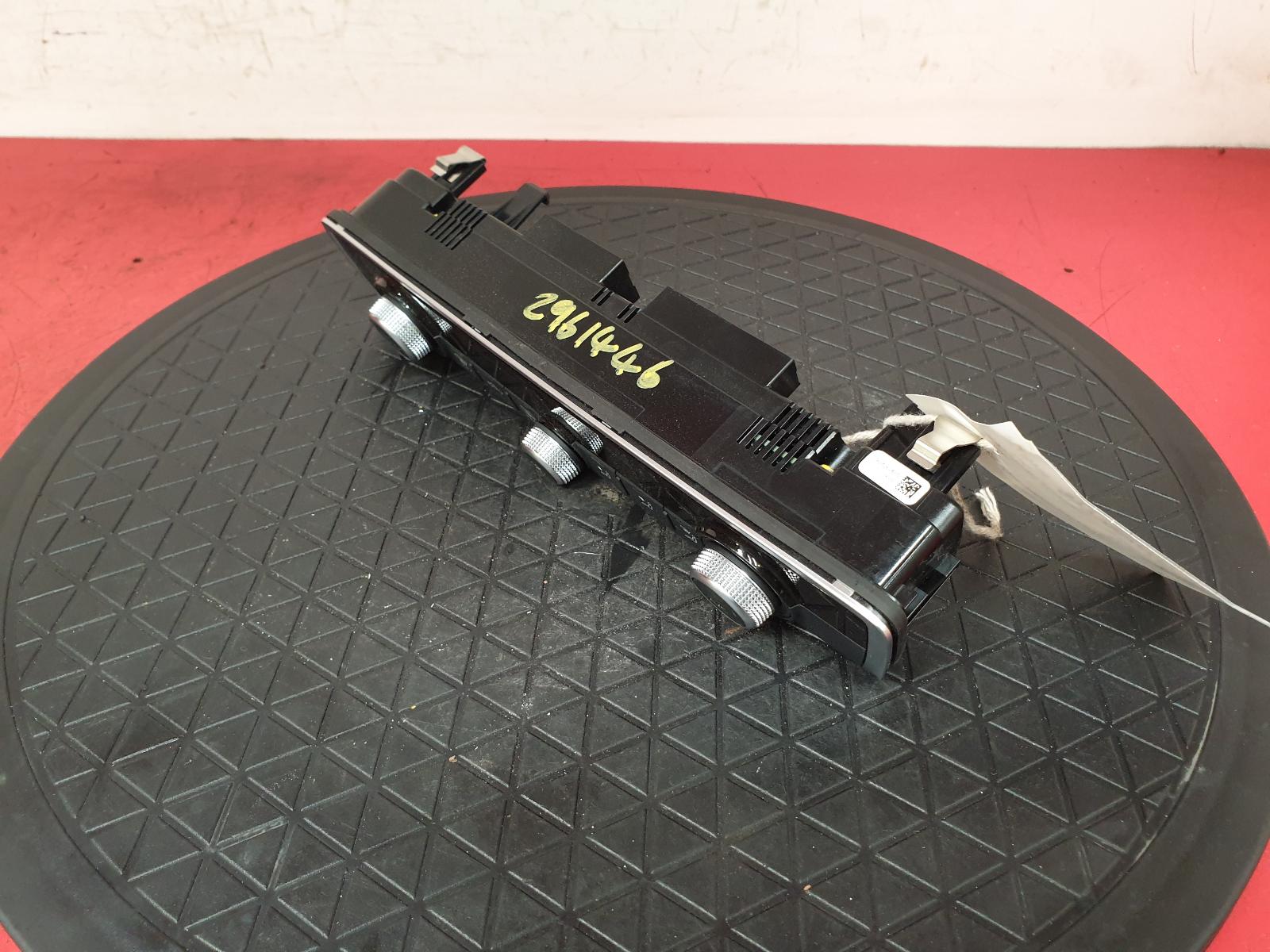 Heater/AC Controller Q3 Audi 2019 