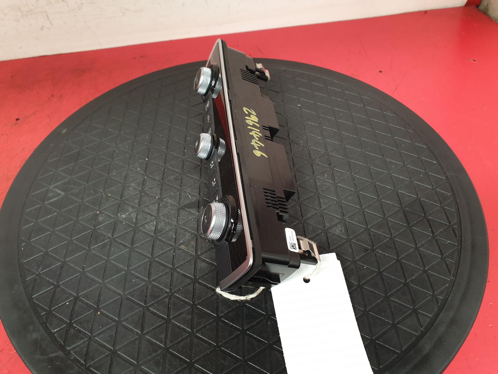Heater/AC Controller Q3 Audi 2019 