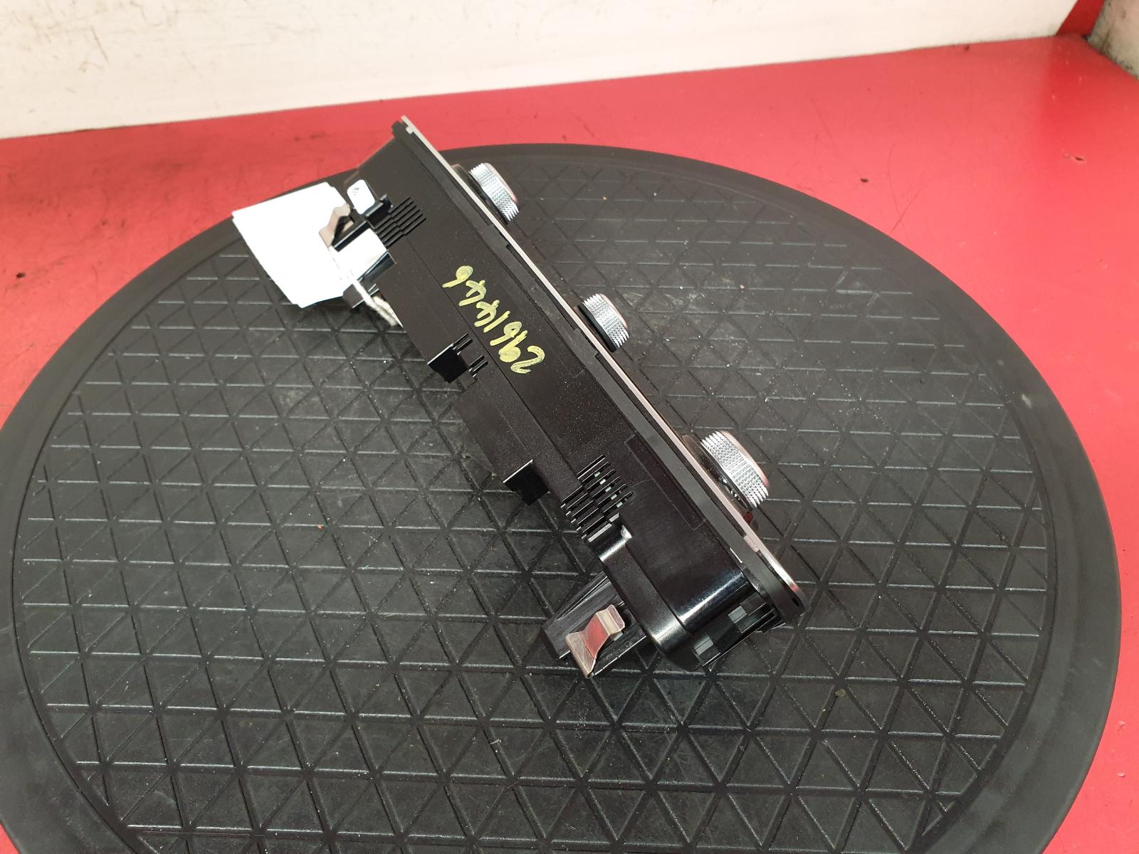 Heater/AC Controller Q3 Audi 2019
