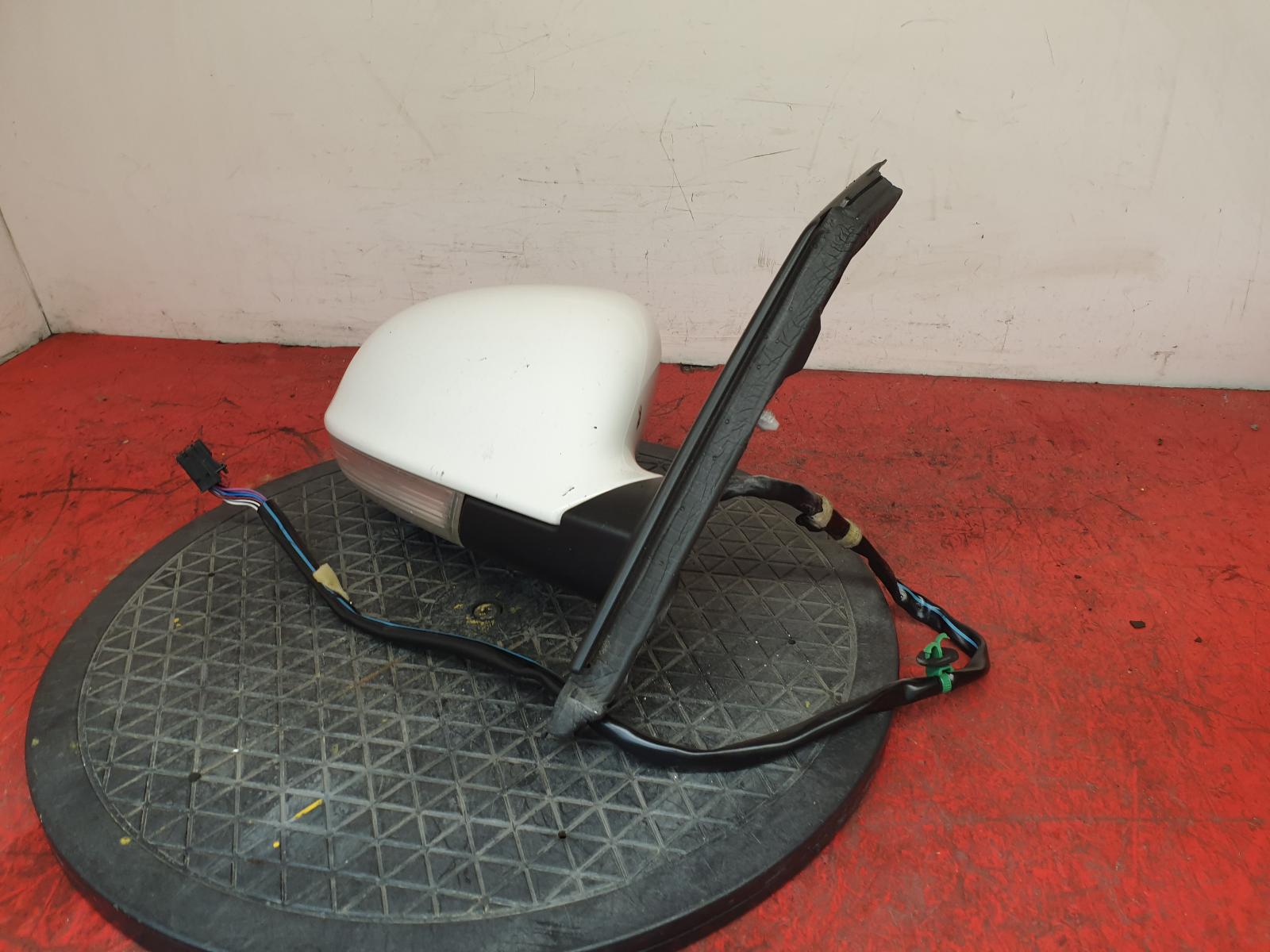 R Door Mirror Golf Plus Volkswagen 2011 