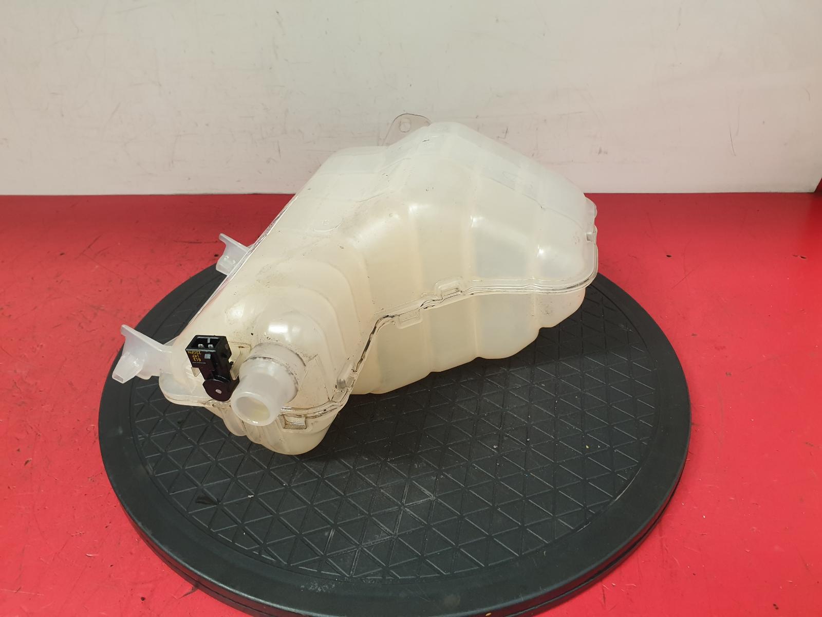 Overflow Bottle Defender Land Rover 2022