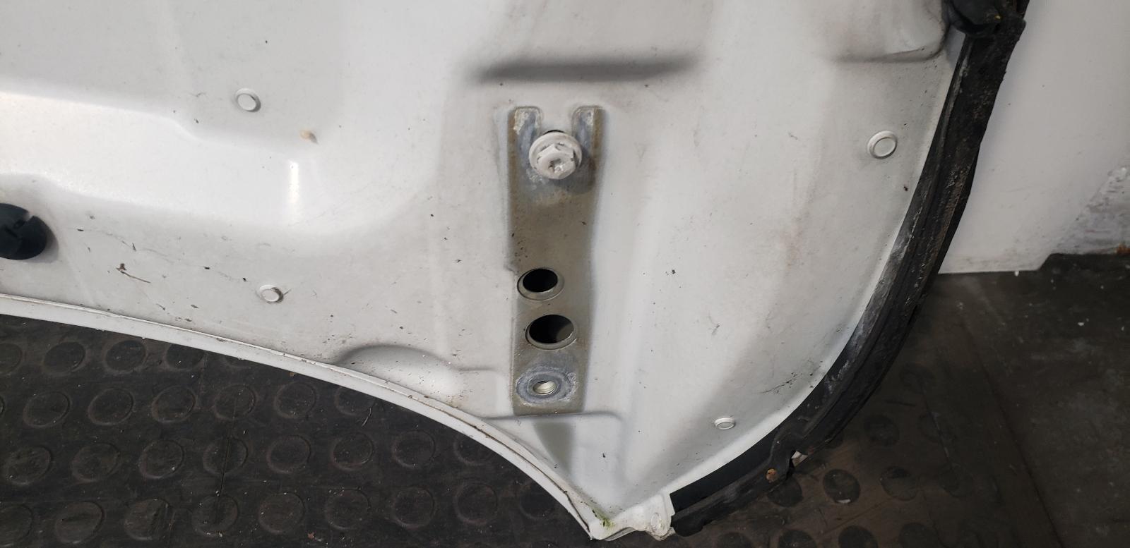 Bonnet 5 Series Bmw 2009