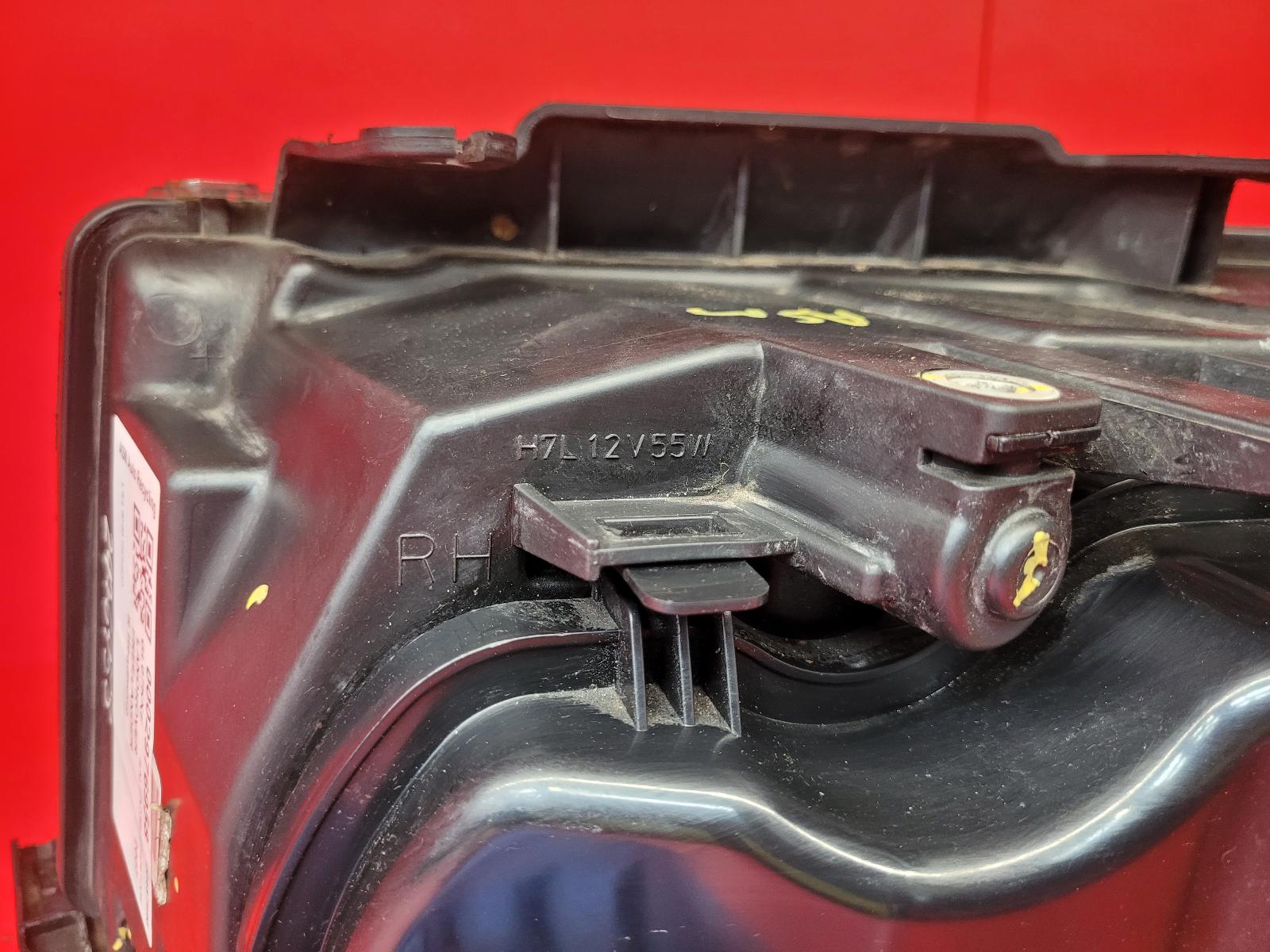 R Headlamp Freelander Land Rover 2007