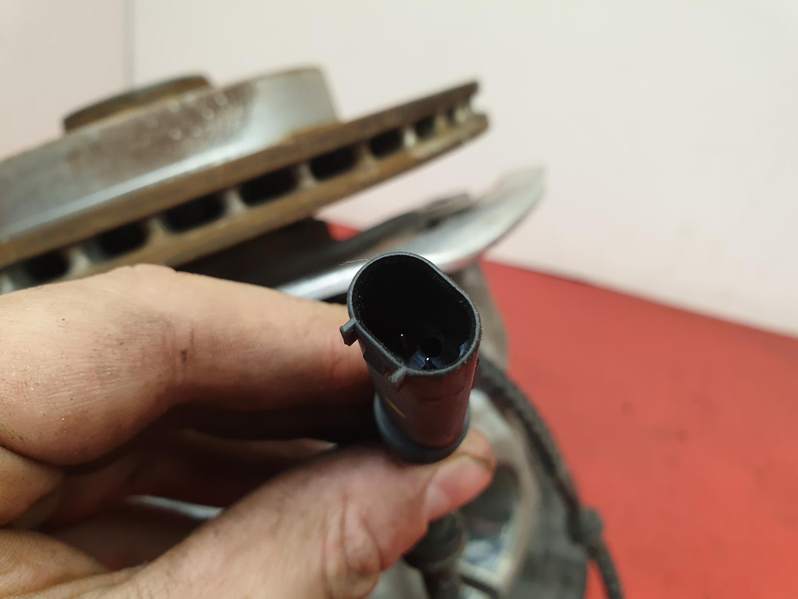 View Auto part RF Hub/Stub Axle Assembly Bmw I3 2015