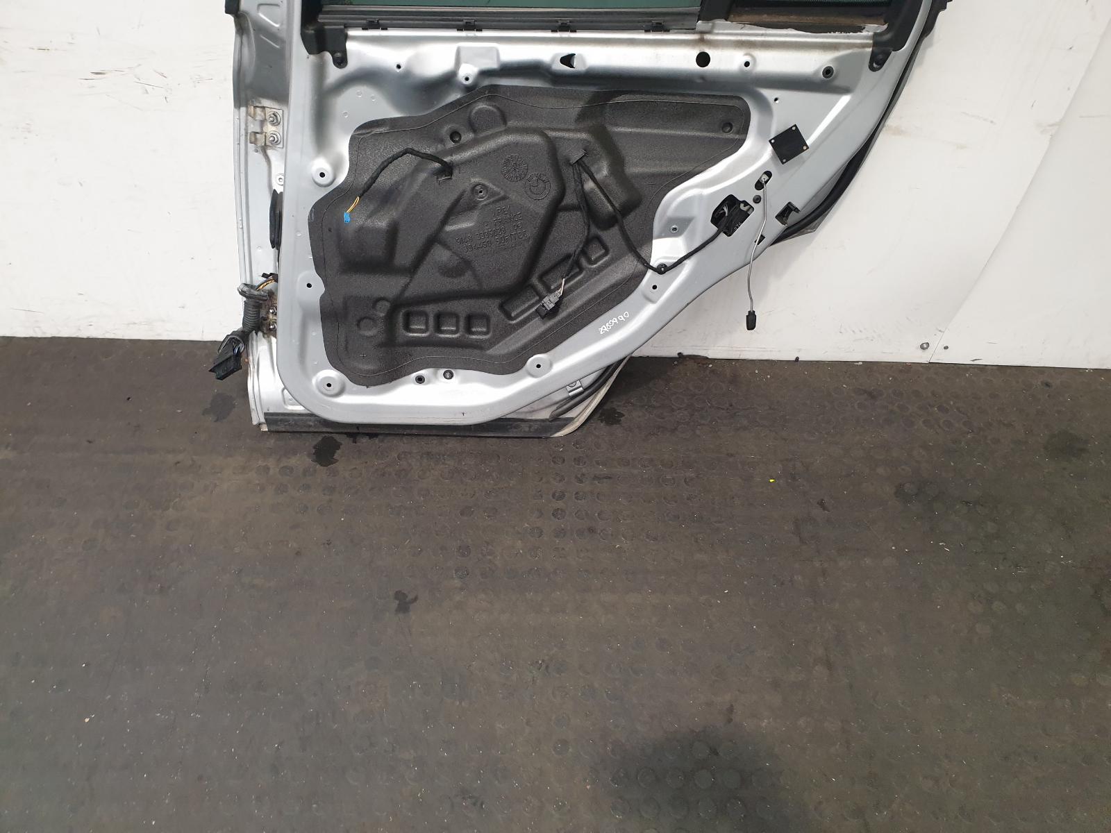 R Rear Door X3 Bmw 2006