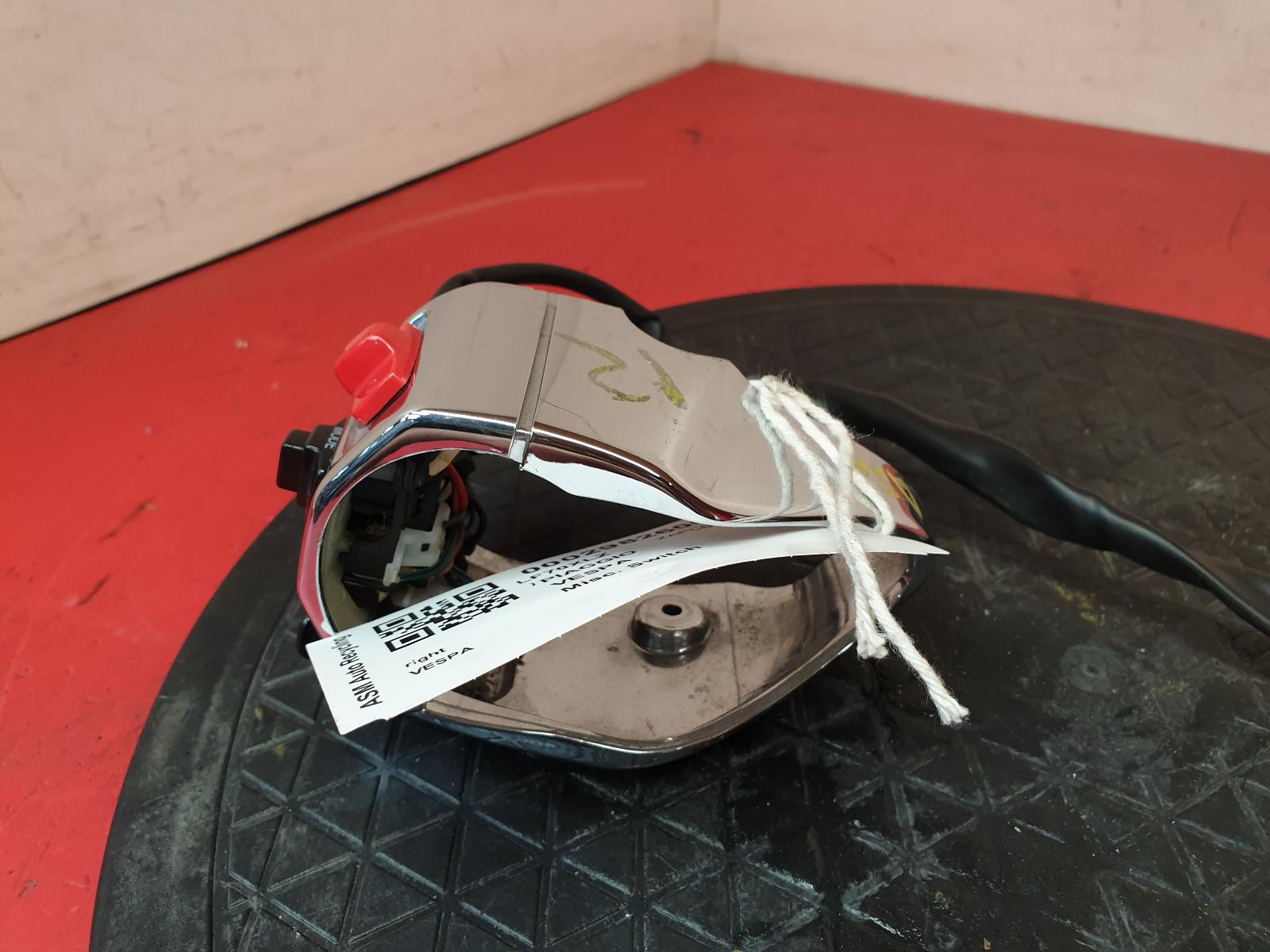 RH Switch Gear Vespa Piaggio 2020