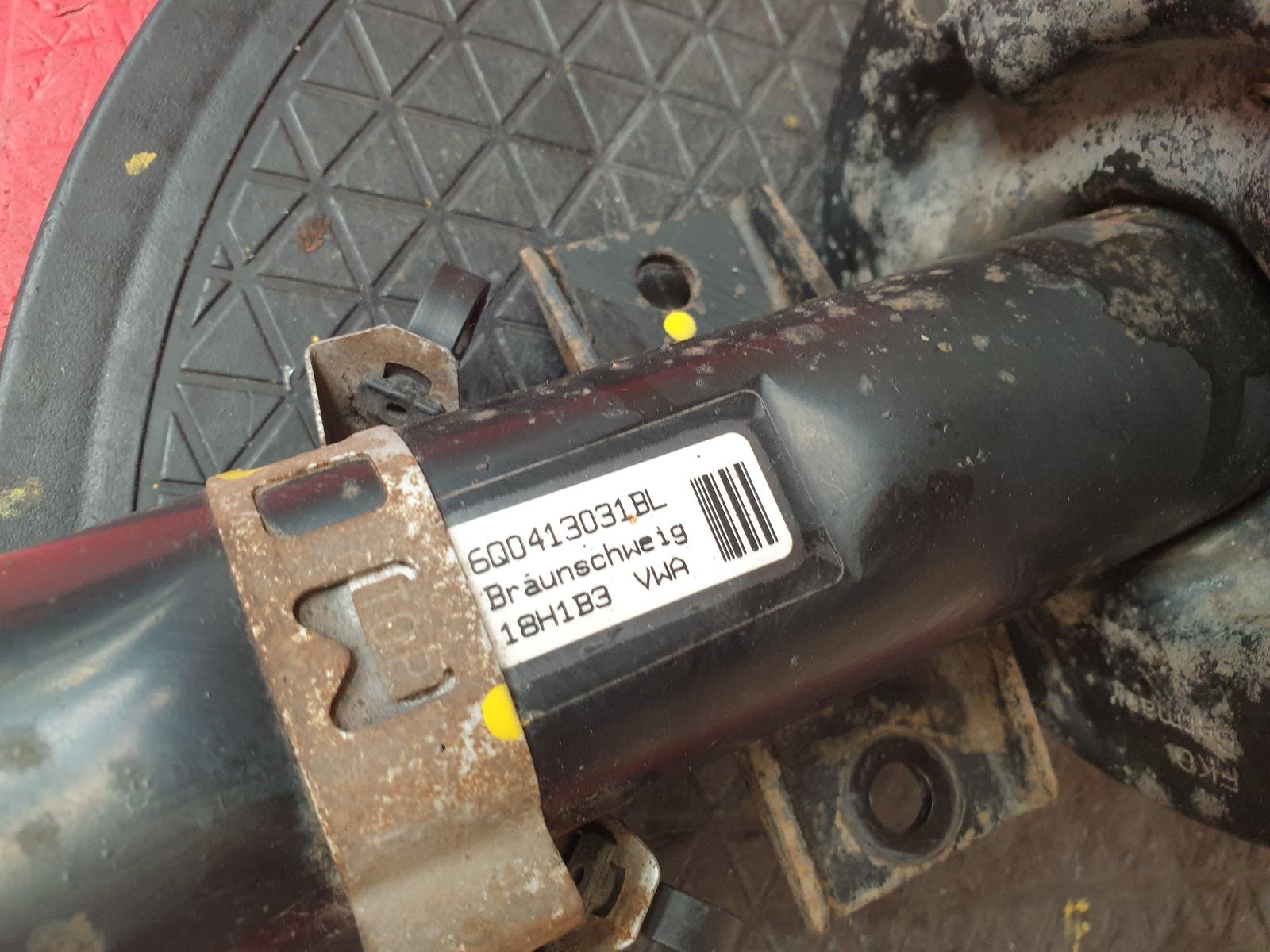 RF Strut Fabia Skoda 2011
