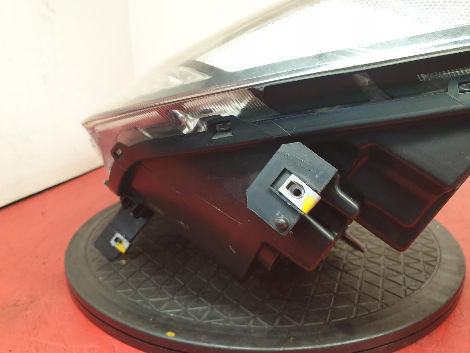 L Headlamp Orlando Chevrolet 2011