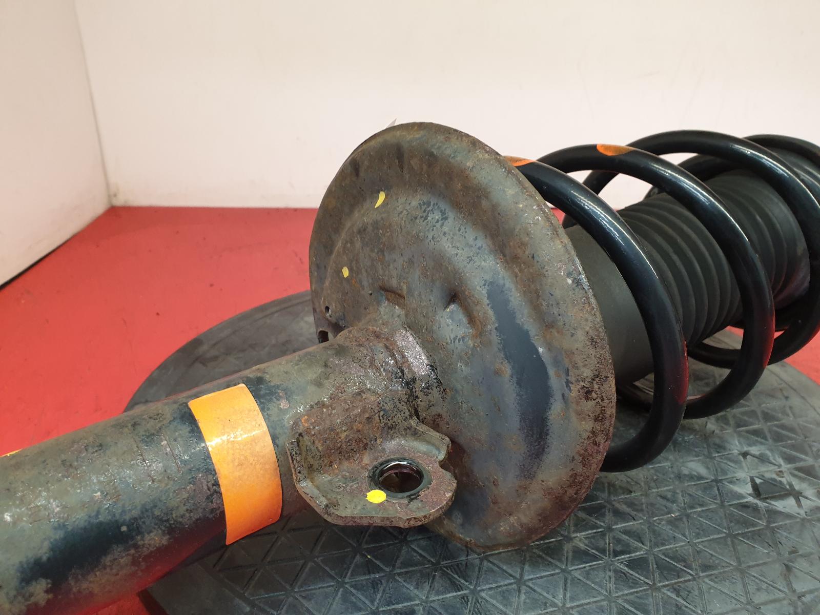RF Strut Yaris Toyota 2013 