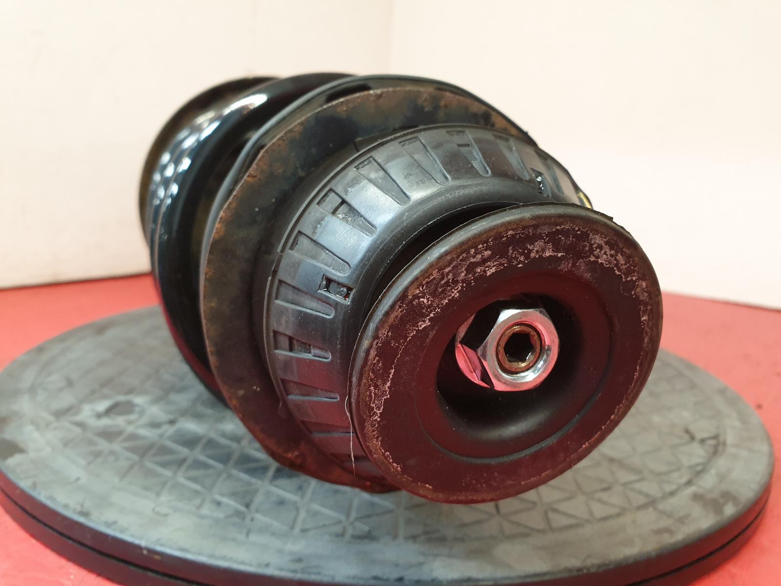 RF Strut Yaris Toyota 2013 