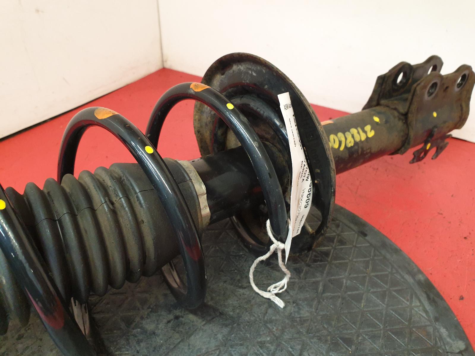 RF Strut Yaris Toyota 2013 