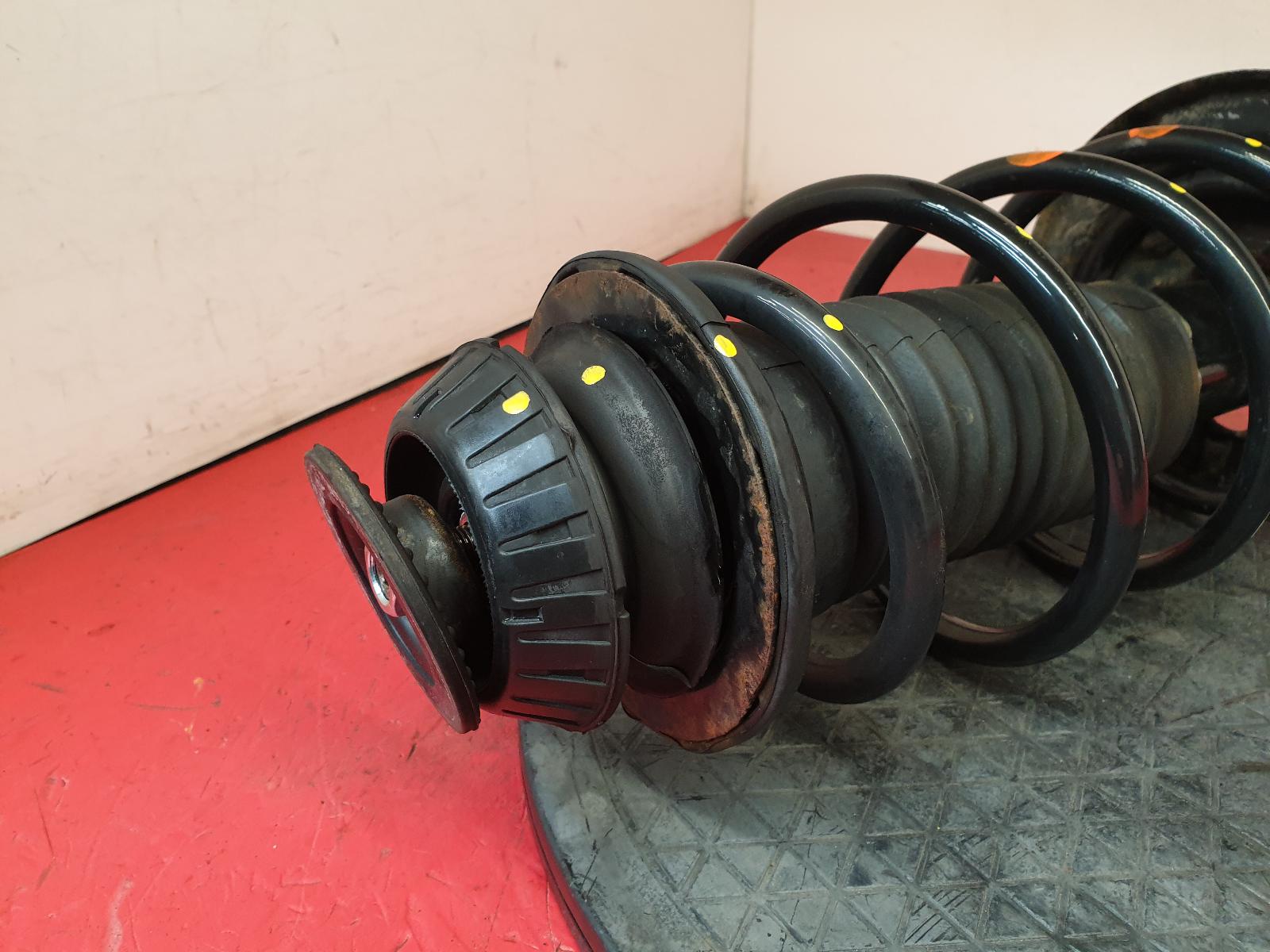 RF Strut Yaris Toyota 2013 