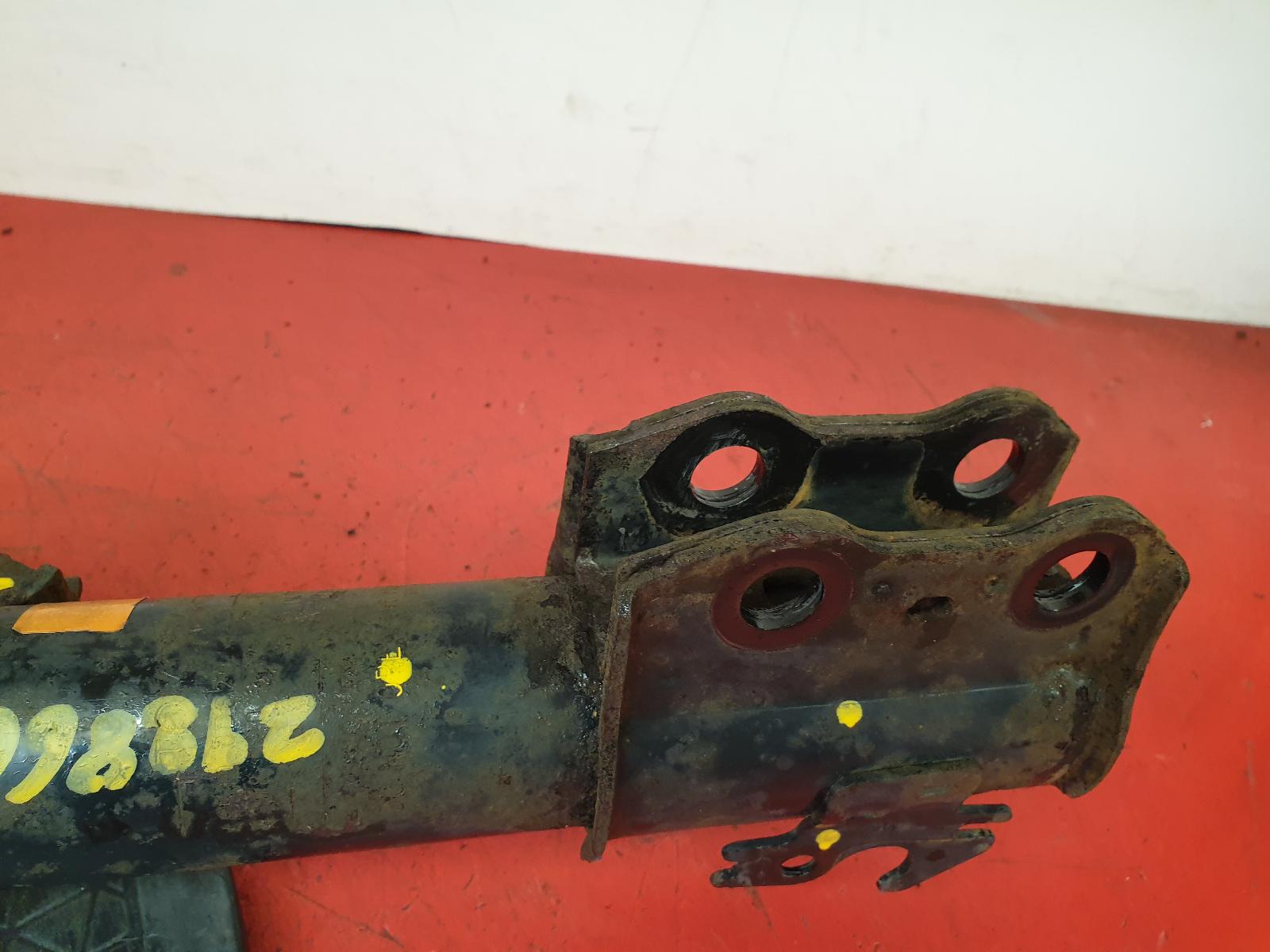 RF Strut Yaris Toyota 2013