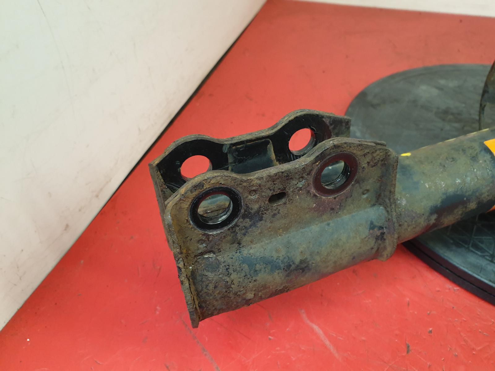 RF Strut Yaris Toyota 2013 