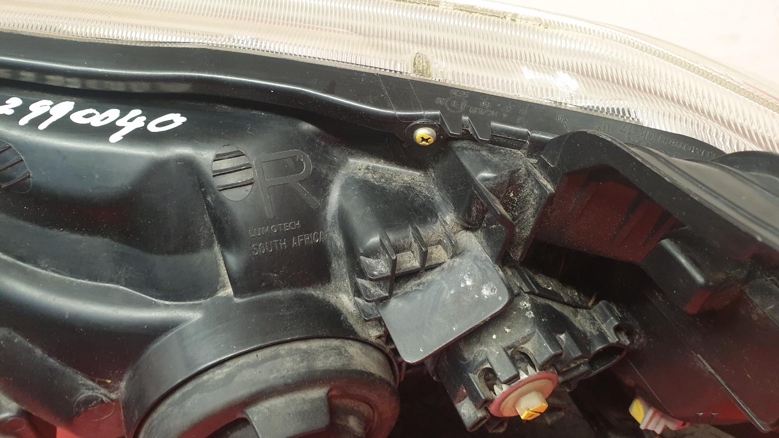 R Headlamp Hilux Toyota 2012