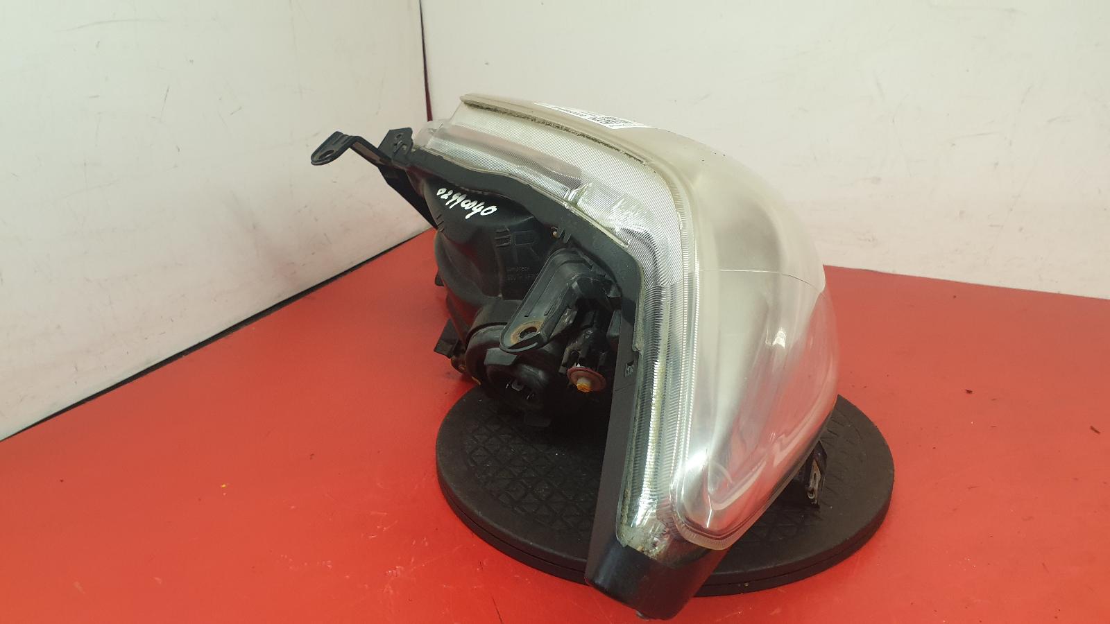 R Headlamp Hilux Toyota 2012