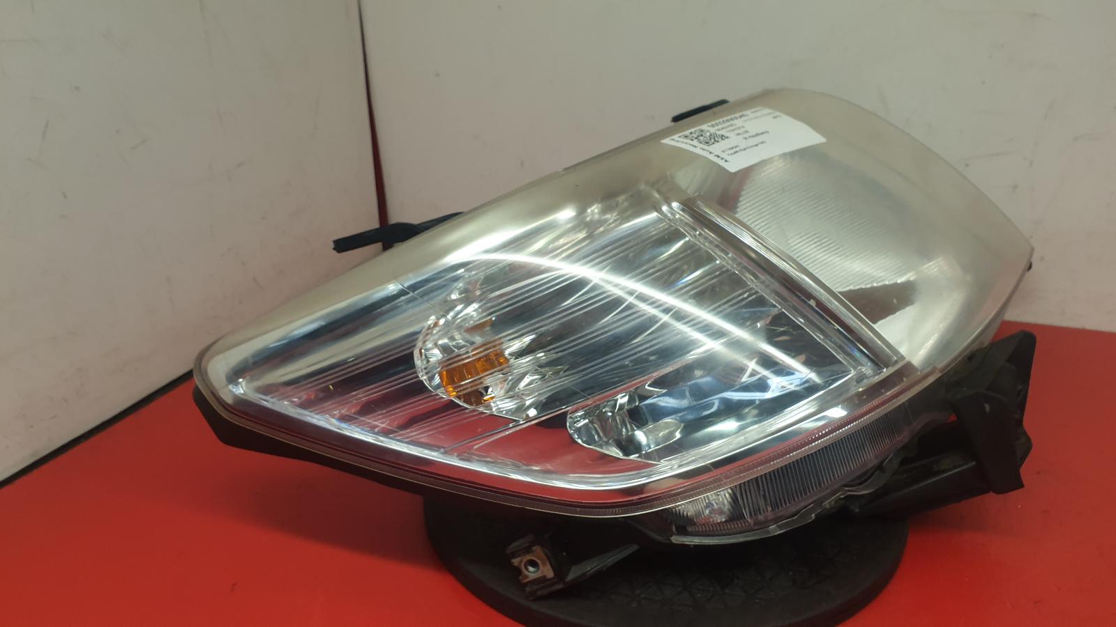 R Headlamp Hilux Toyota 2012