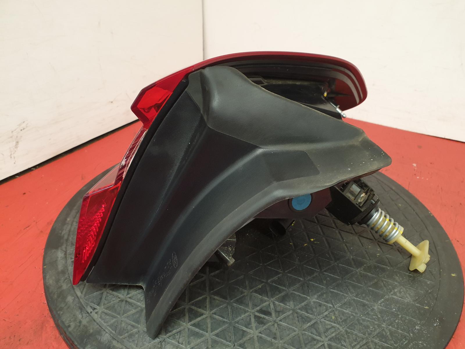 L Taillight Fiesta Ford 2018
