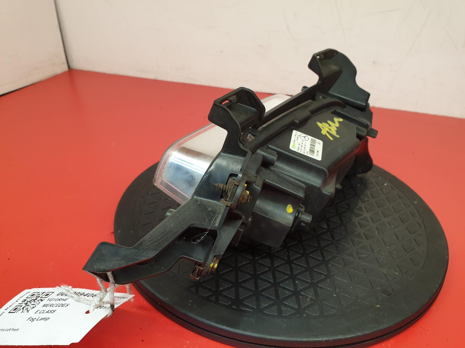 L Sidelight/Daytime Running Light (DRL) E Class Mercedes 2010